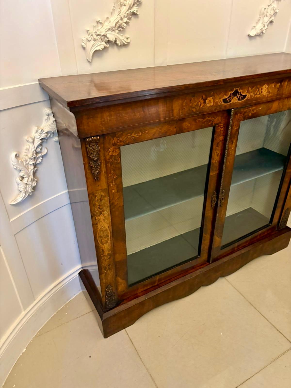 XIX secolo Antique Victorian Quality Figured Burr Walnut & Marquetry Inlaid Display Cabinet in vendita