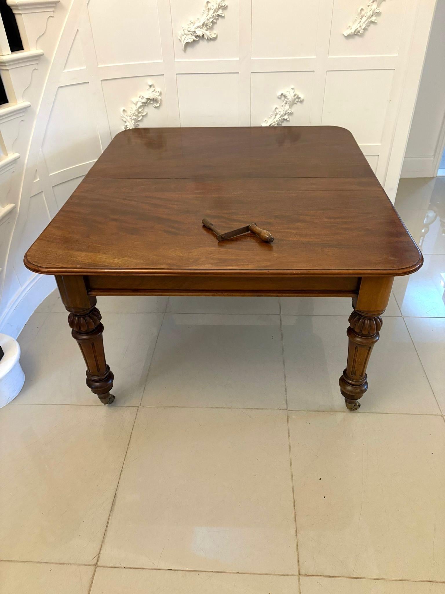 Antique Victorian Quality Figured Mahogany 10 Seater Extending Dining Table 6