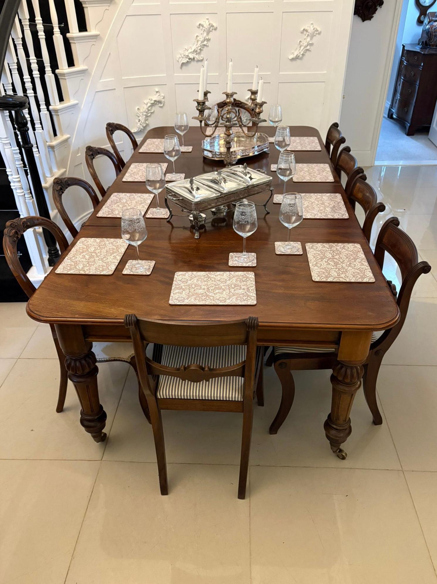 Antique Victorian quality figured mahogany 10 seater extending dining table having a quality figured mahogany top with a moulded edge and two original leaves, original winding mechanism and handle standing on turned carved reeded tapering legs with