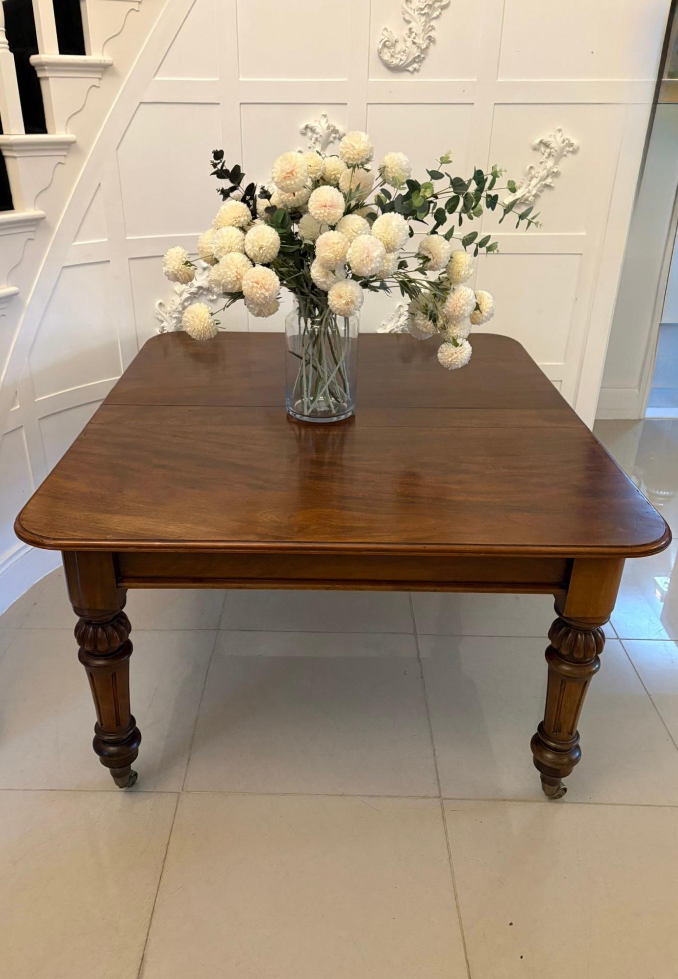 English Antique Victorian Quality Figured Mahogany 10 Seater Extending Dining Table