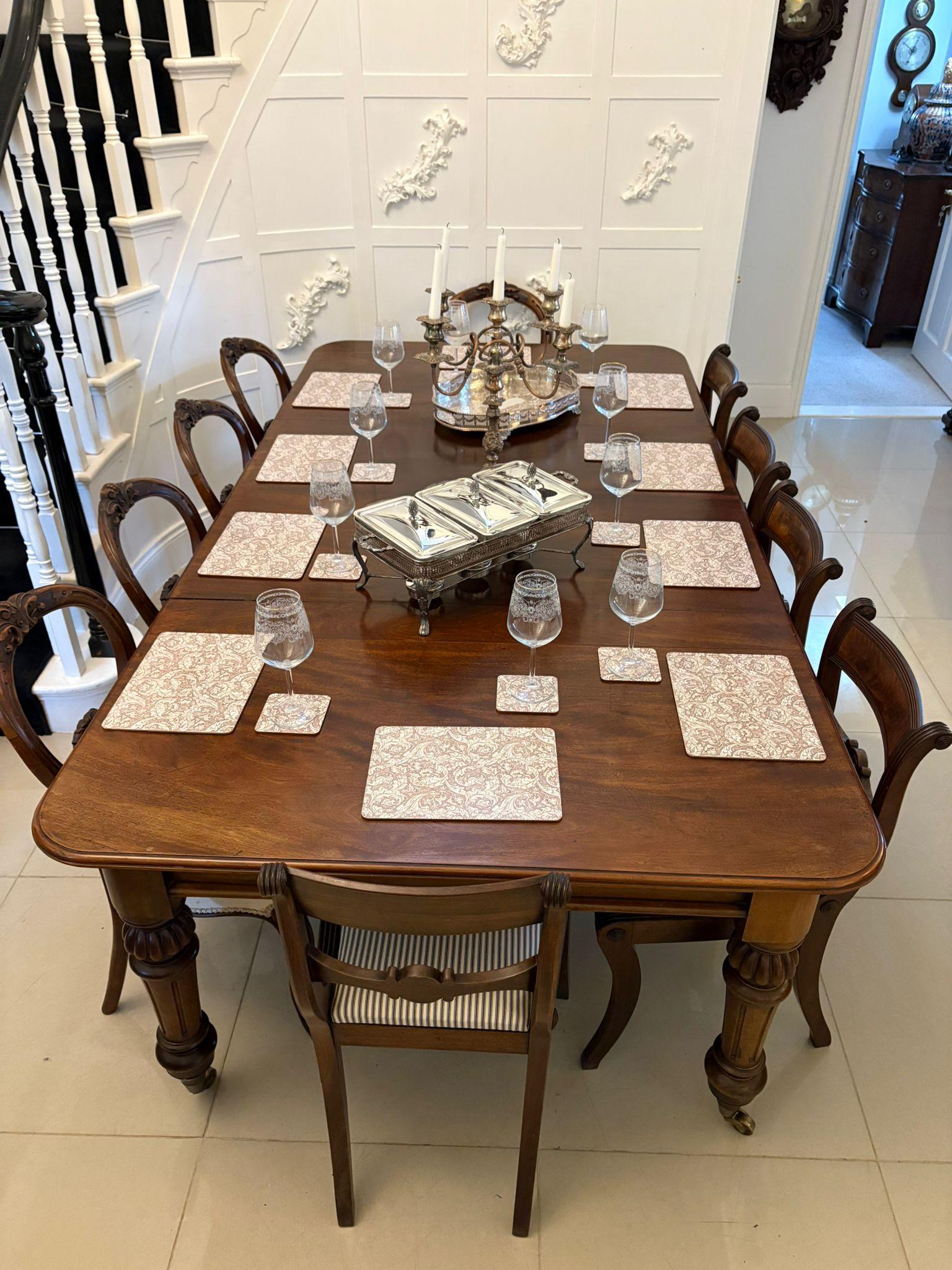 Antique Victorian Quality Figured Mahogany 10 Seater Extending Dining Table In Good Condition In Suffolk, GB