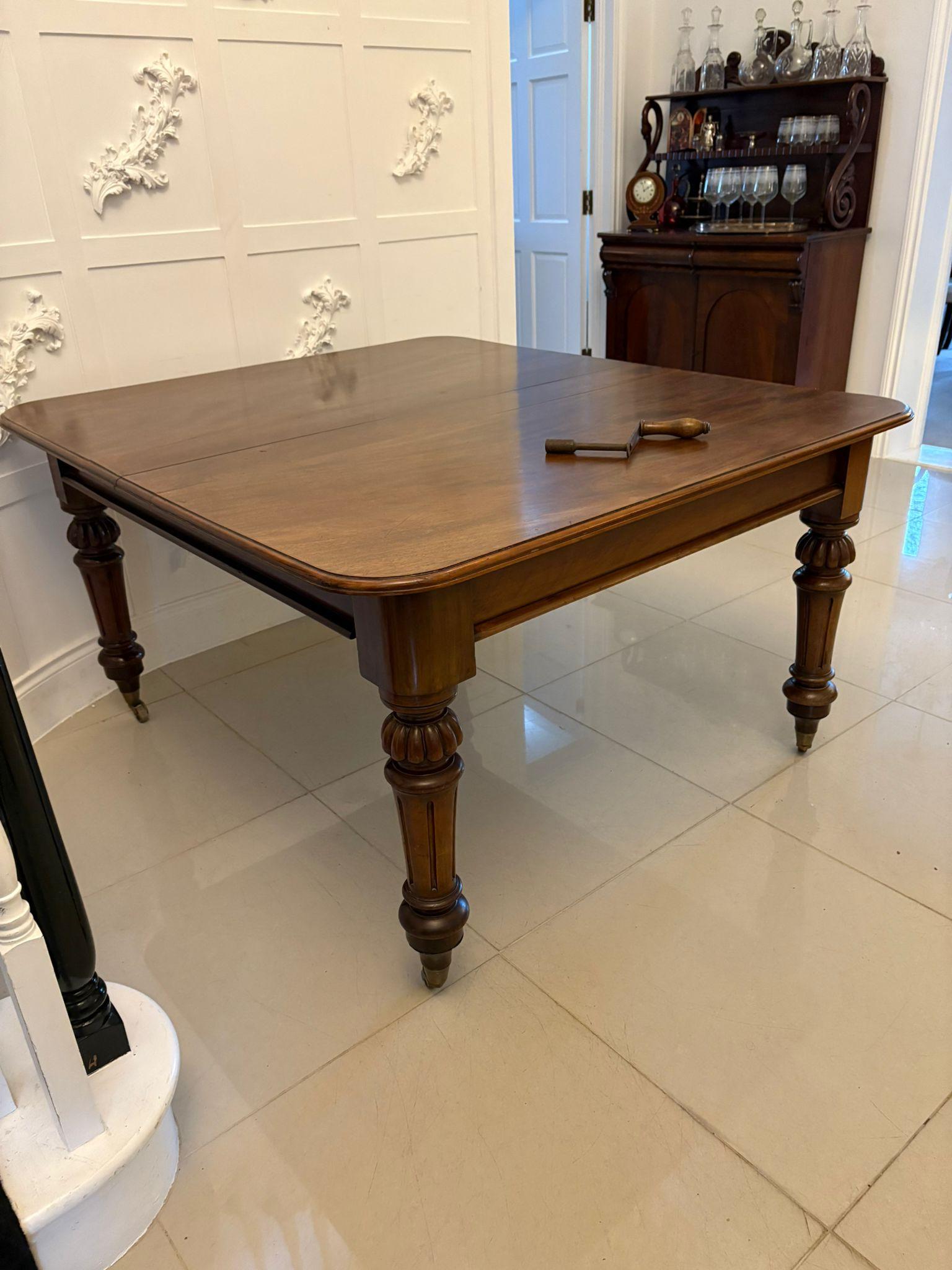 19th Century Antique Victorian Quality Figured Mahogany 10 Seater Extending Dining Table