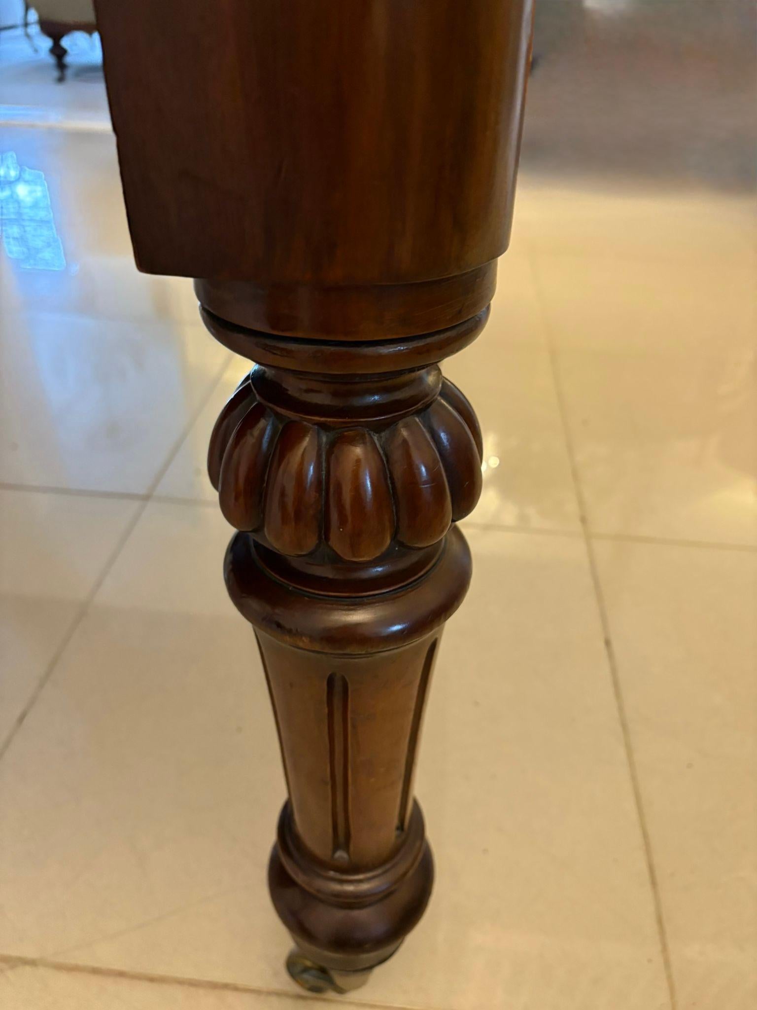 Antique Victorian Quality Figured Mahogany 10 Seater Extending Dining Table 2