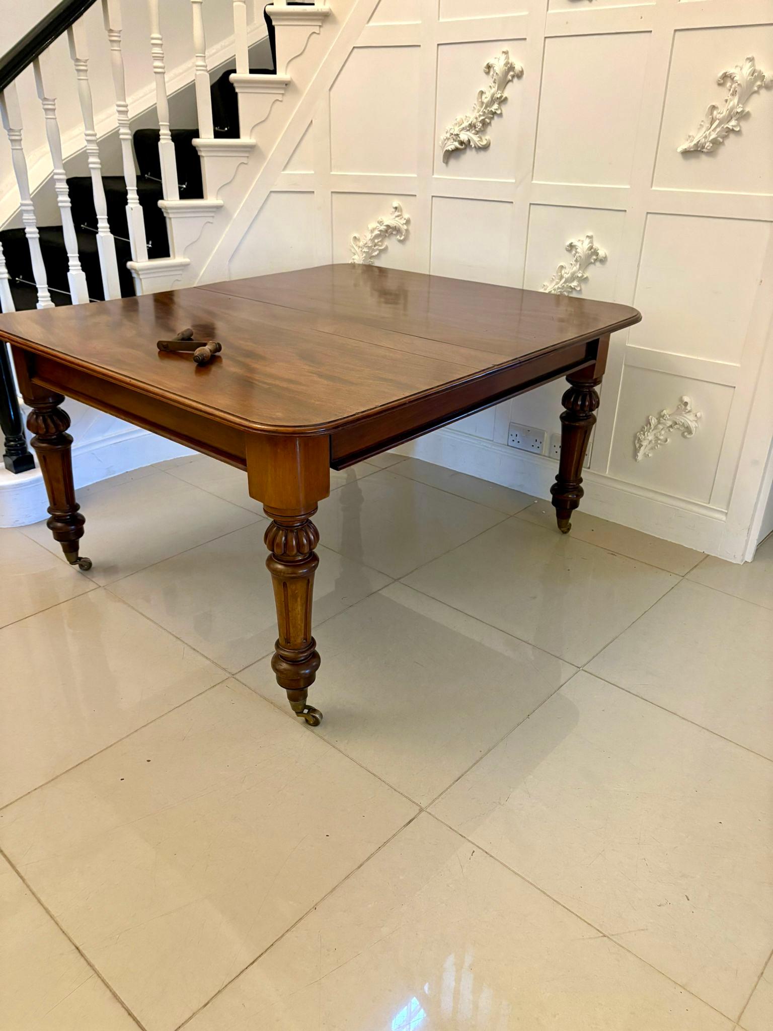 Antique Victorian Quality Figured Mahogany 10 Seater Extending Dining Table 3