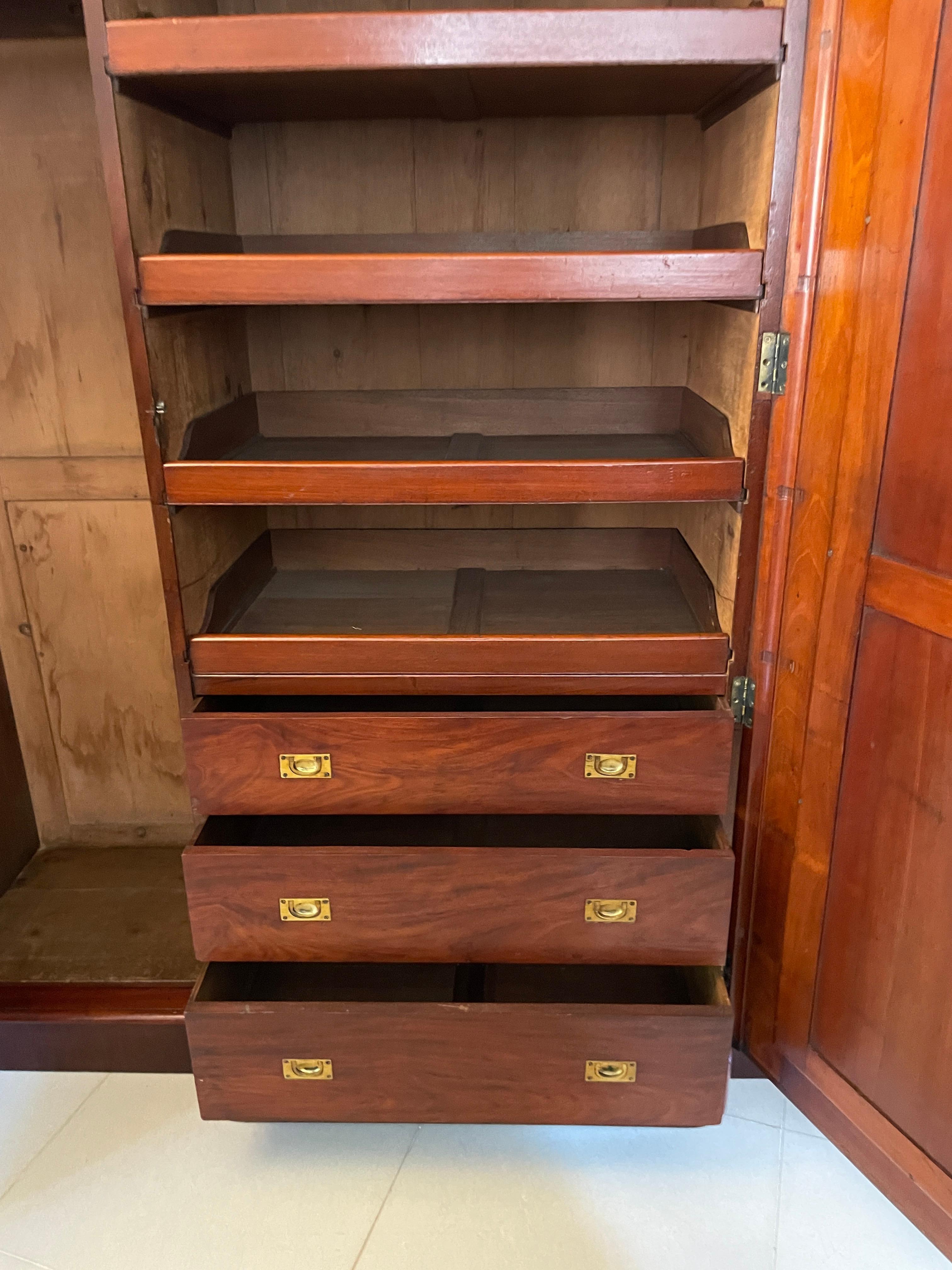 Antique Victorian Quality Figured Mahogany Breakfront Wardrobe In Good Condition In Suffolk, GB