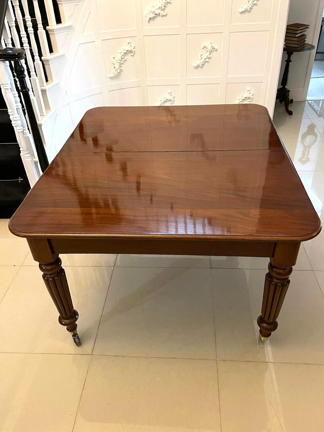 Antique Victorian Quality Figured Mahogany Extending Dining Table For