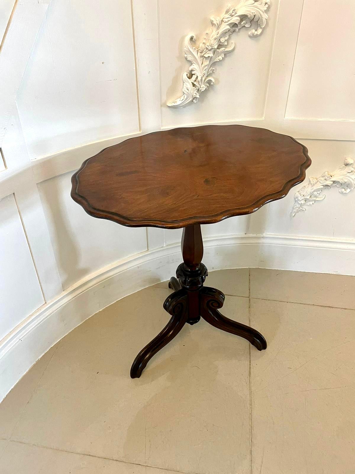 19th Century Antique Victorian Quality Figured Mahogany Lamp Table For Sale