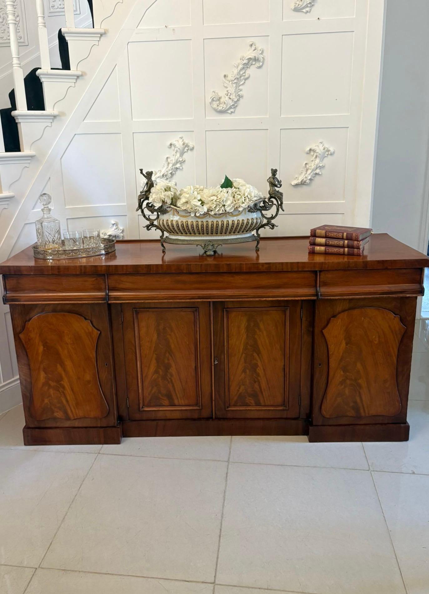 Credenza antica in mogano figurato di qualità vittoriana in vendita 5