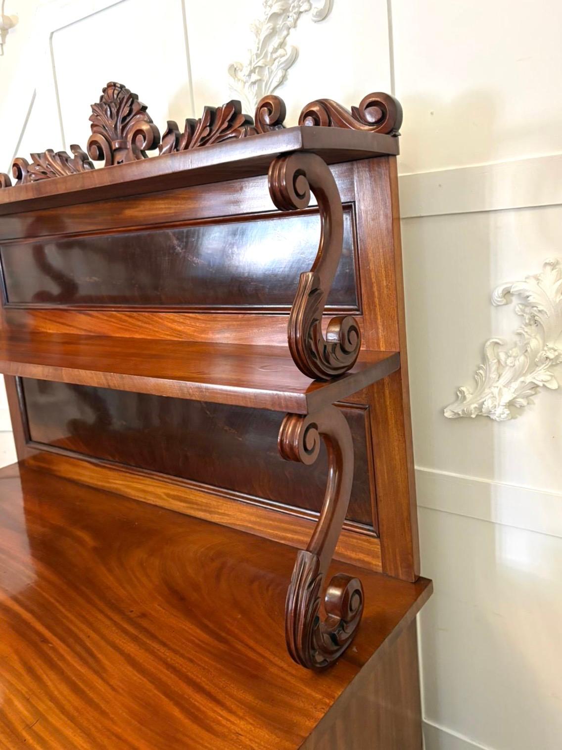 Antico Chiffoniere / Credenza a due piani in mogano figurato di qualità vittoriana in vendita 6