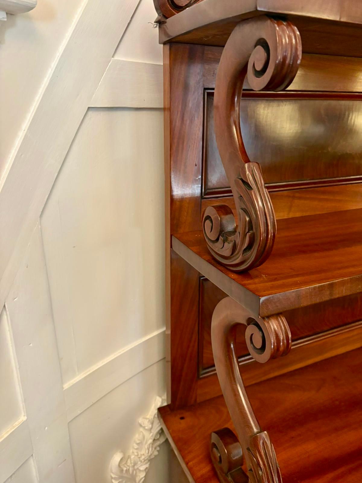 Antico Chiffoniere / Credenza a due piani in mogano figurato di qualità vittoriana in vendita 7