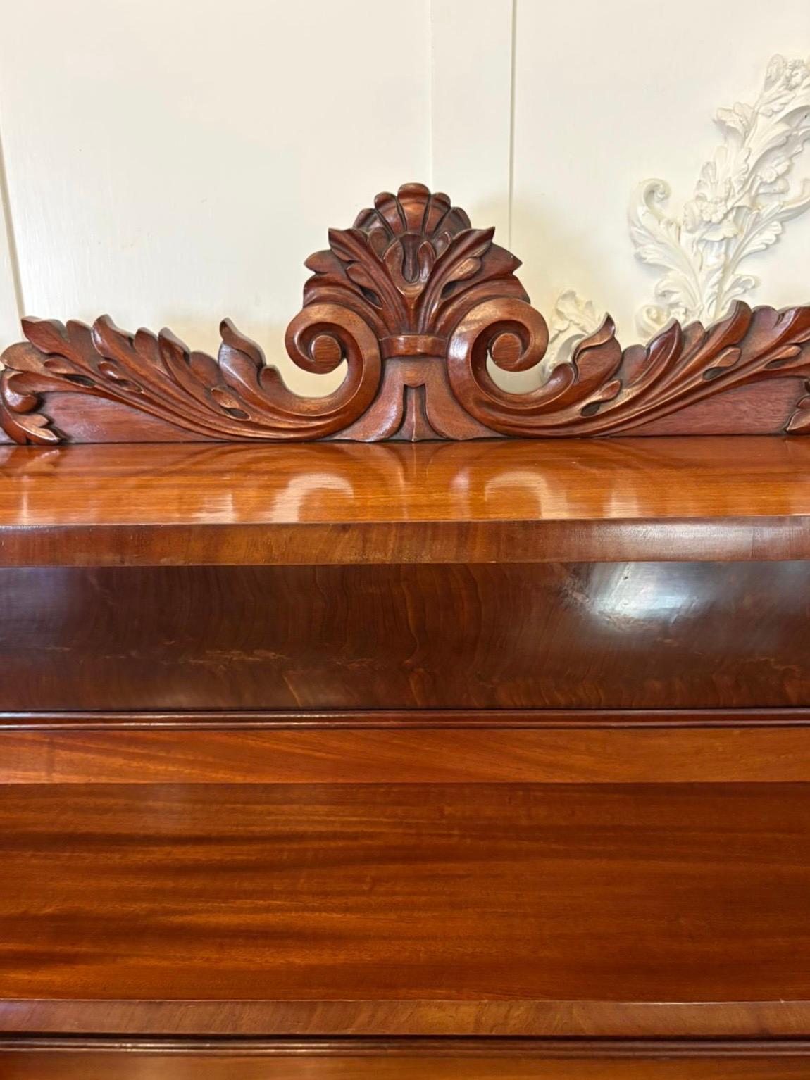 Antico Chiffoniere / Credenza a due piani in mogano figurato di qualità vittoriana in vendita 1