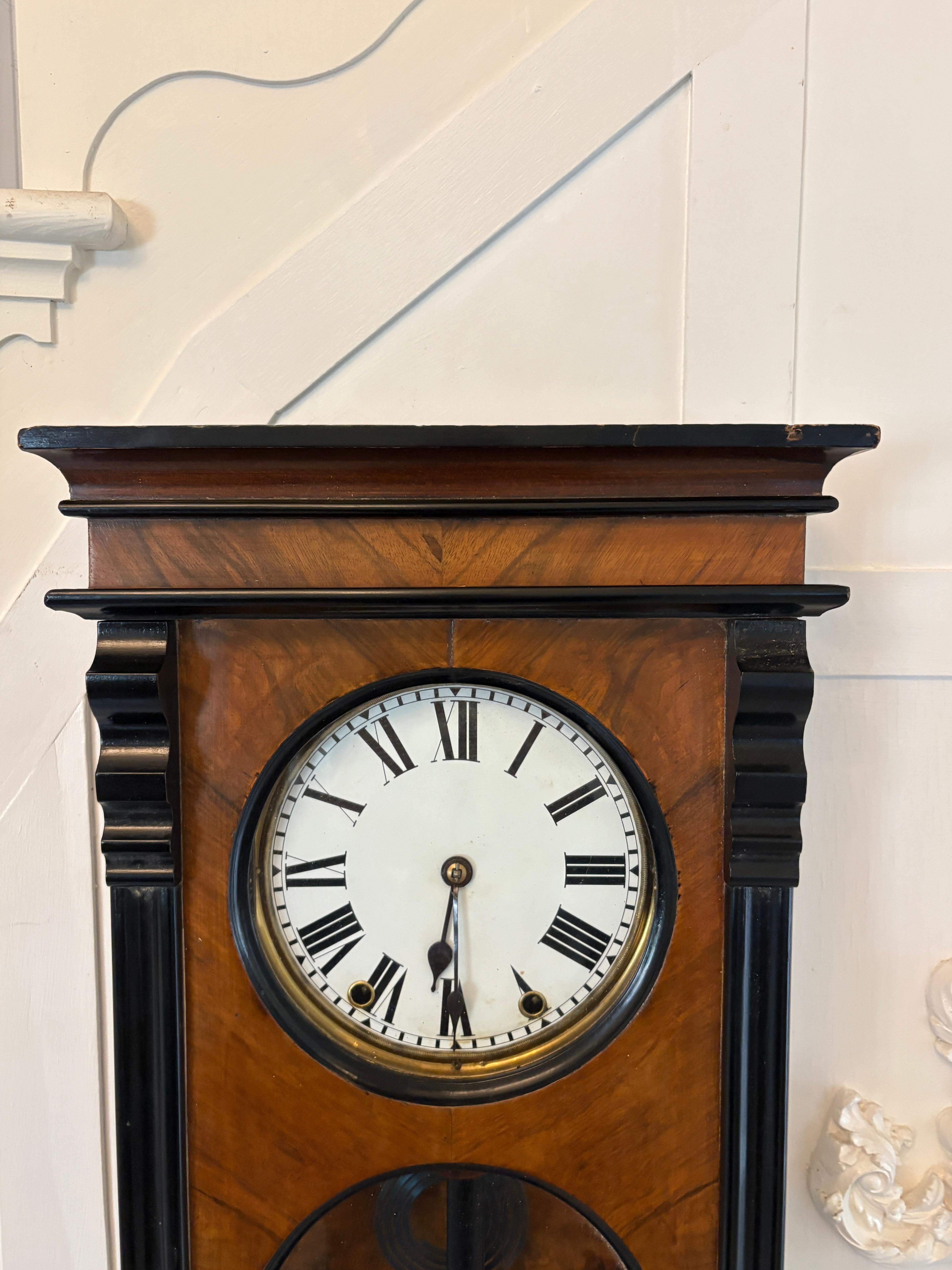 Antiguo Reloj de Pared de 8 Días de Nogal Figurado de Calidad Victoriana en venta 4