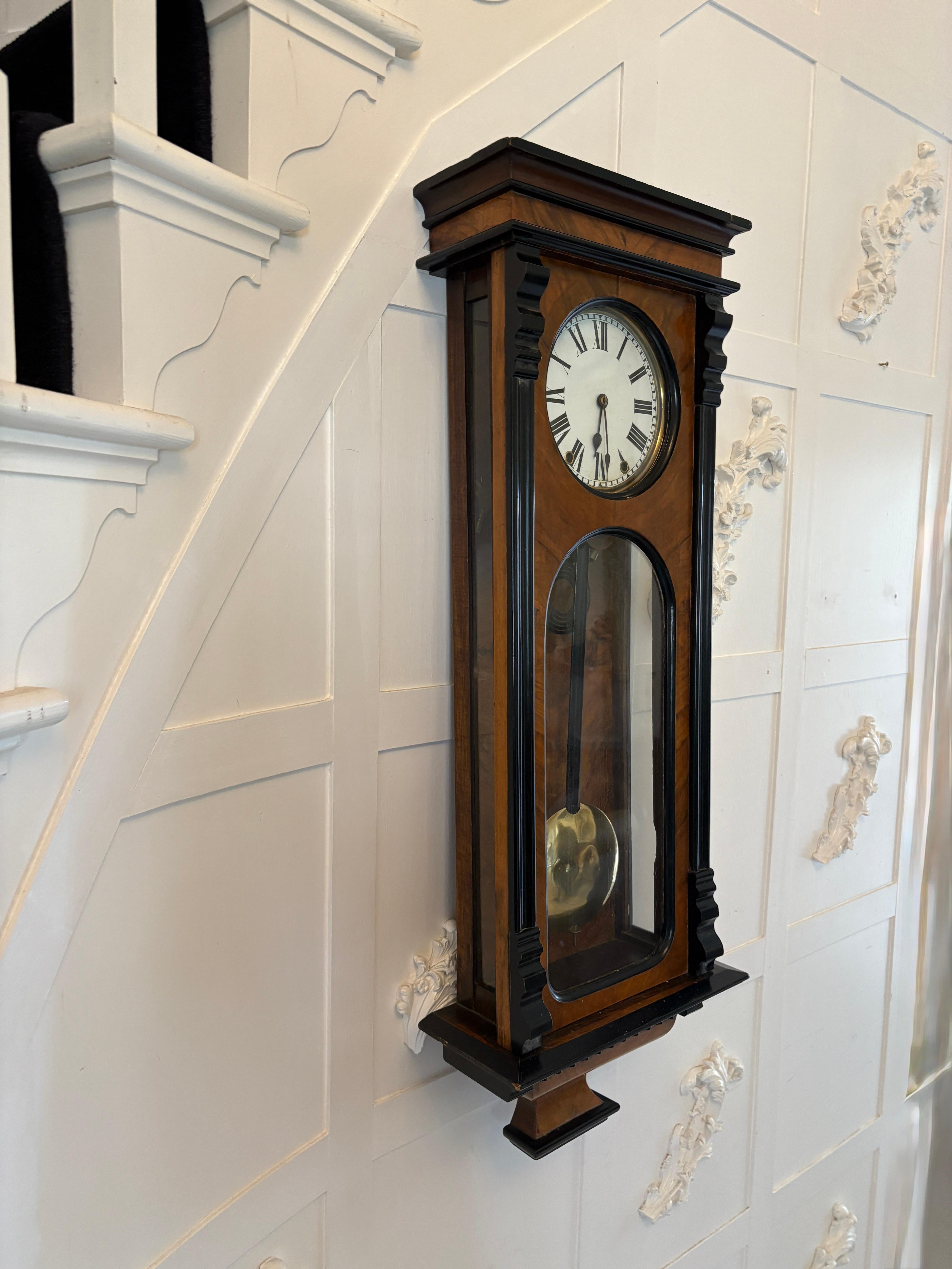 Antiguo Reloj de Pared de 8 Días de Nogal Figurado de Calidad Victoriana en venta 5