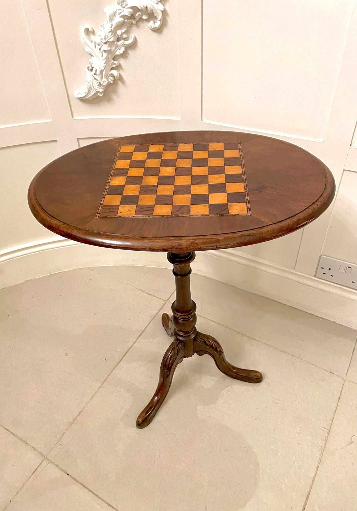 Antique Victorian Quality Figured Walnut Oval Shaped Chess Top Table In Good Condition In Suffolk, GB