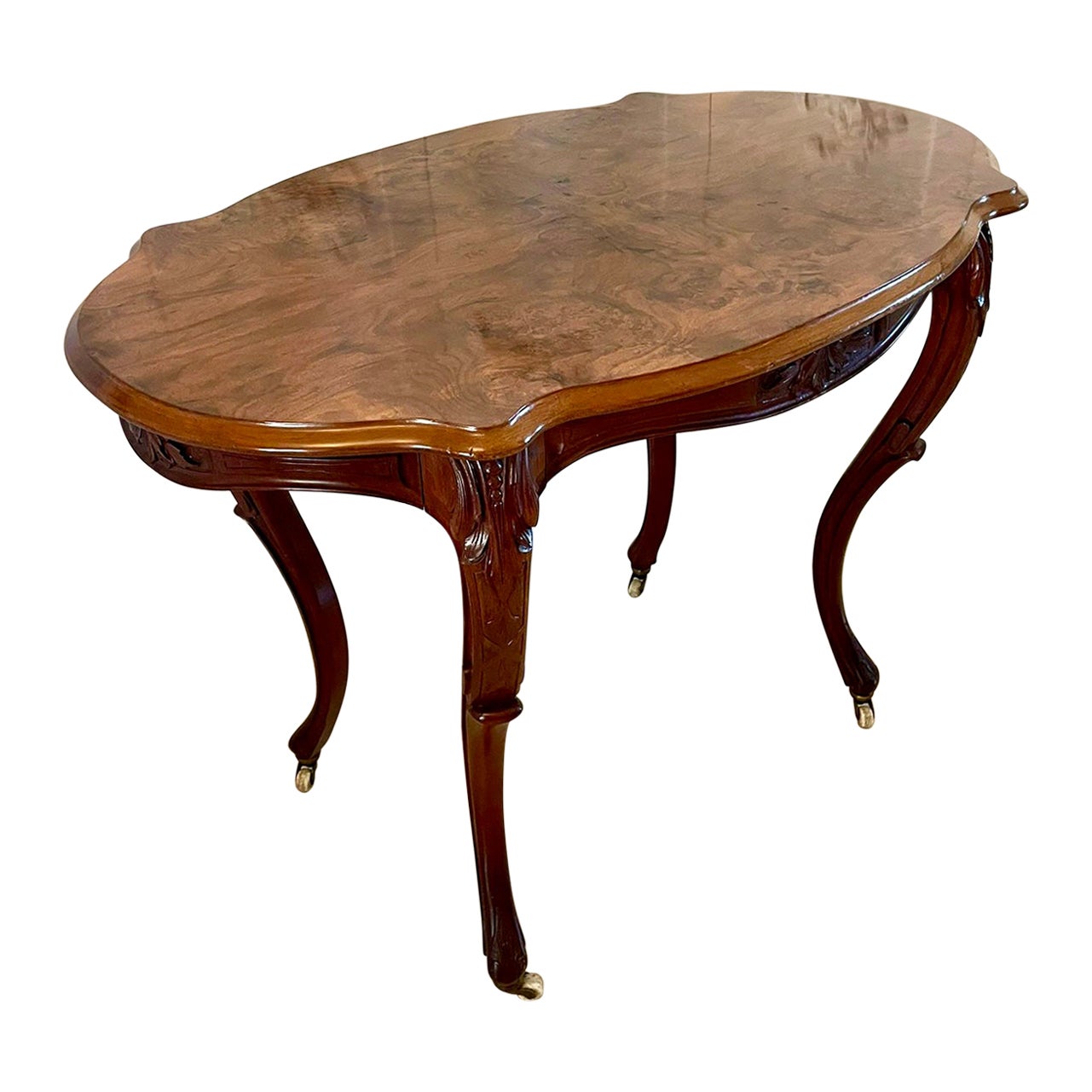 Mesa de centro antigua de nogal rebabas de calidad victoriana independiente