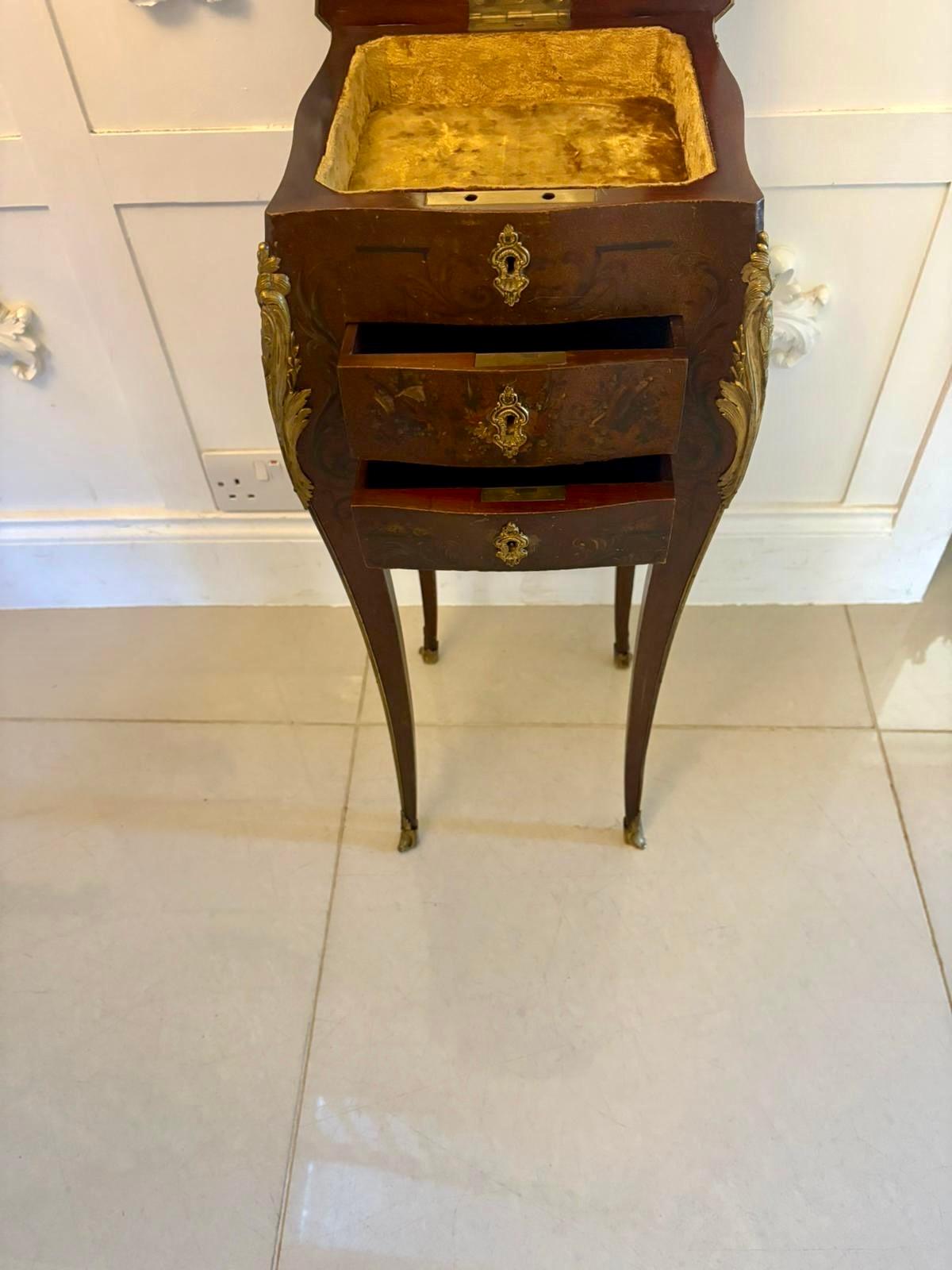Antigua mesa lámpara de joyería con montura de ormolu y laca francesa de calidad victoriana siglo XIX en venta