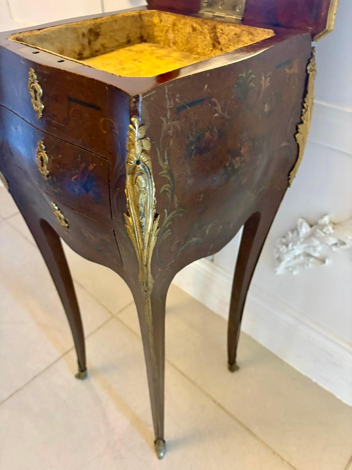 Antigua mesa lámpara de joyería con montura de ormolu y laca francesa de calidad victoriana Otro en venta