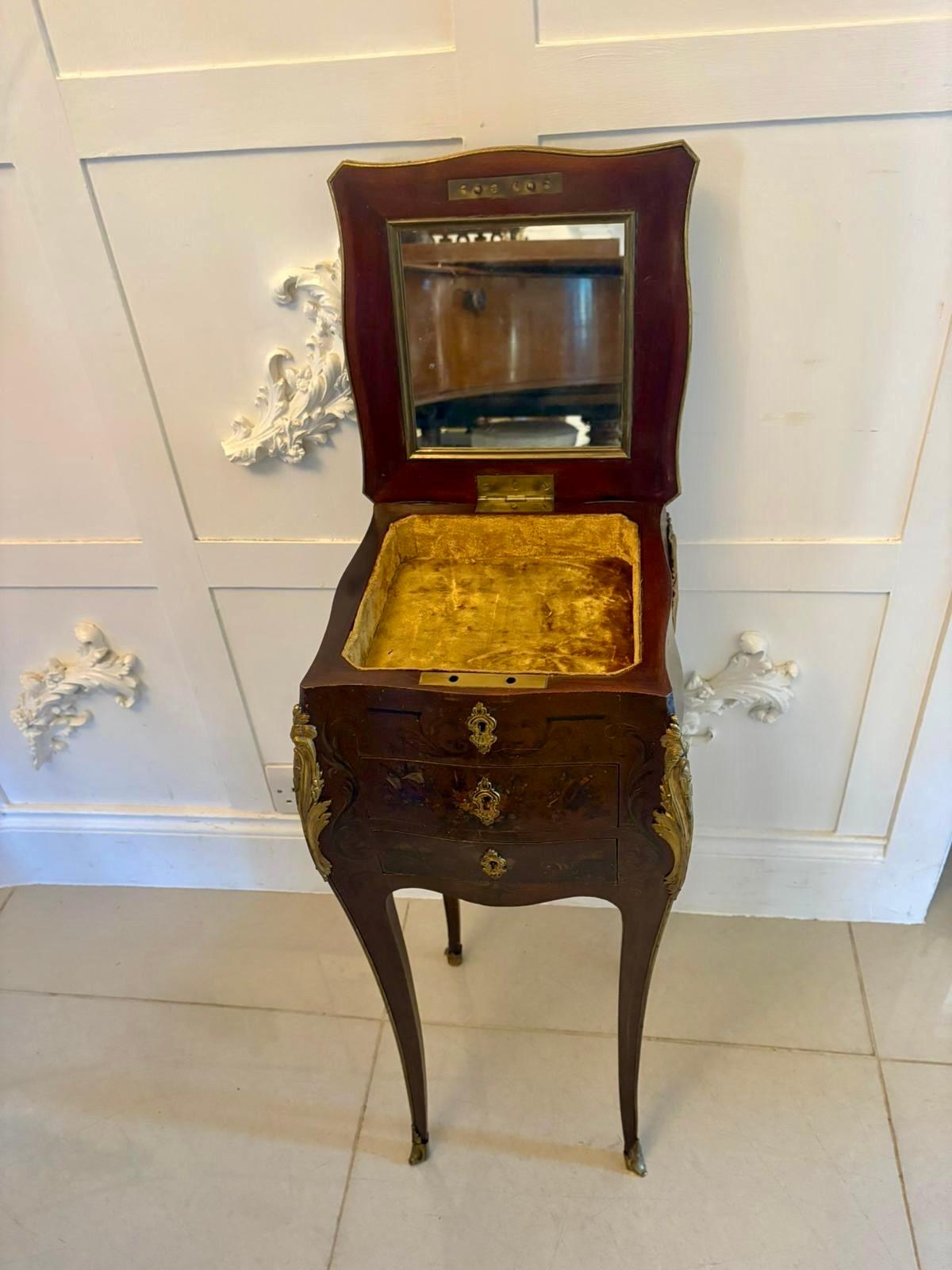 Antigua mesa lámpara de joyería con montura de ormolu y laca francesa de calidad victoriana en venta 3