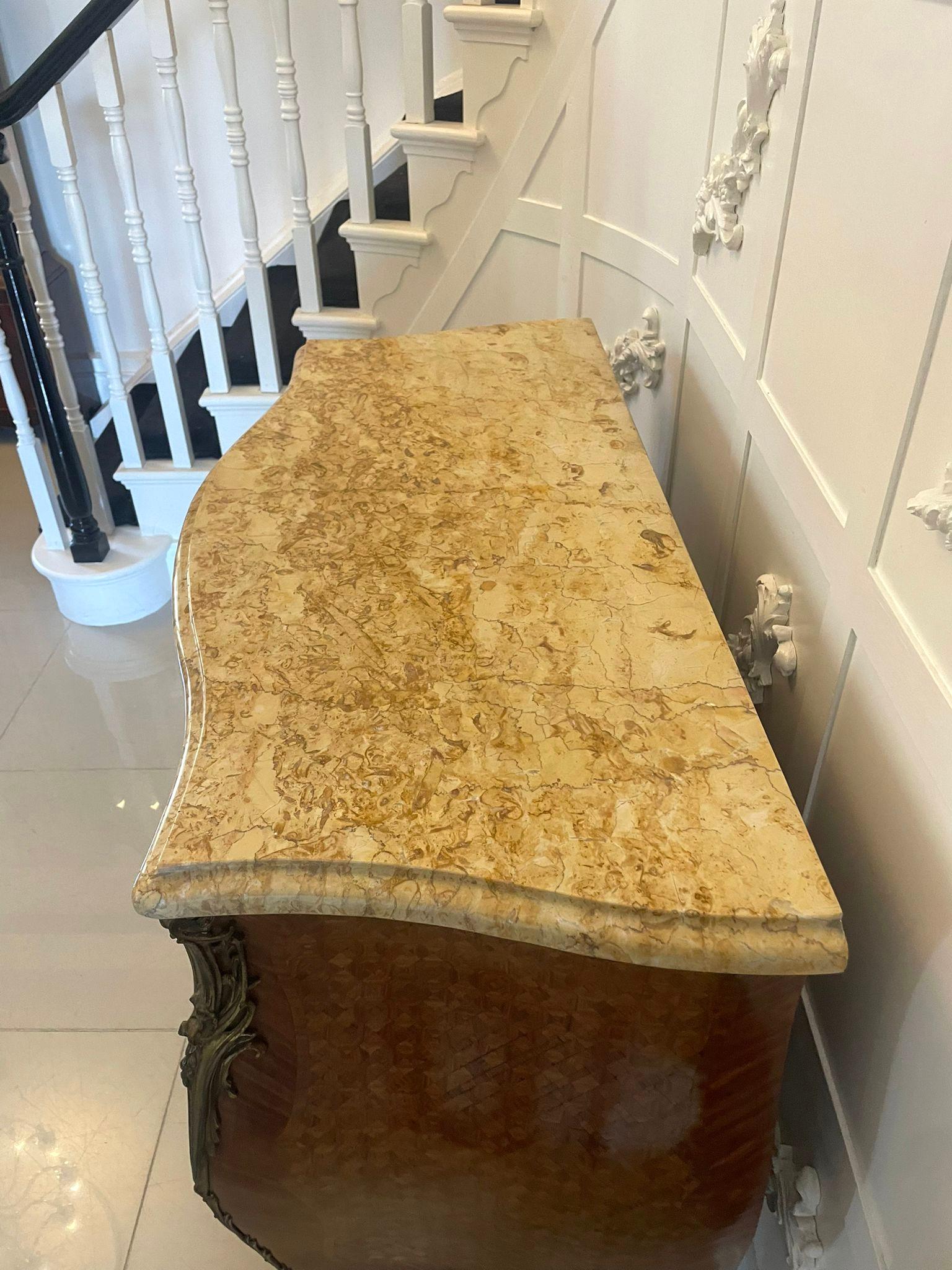 Ancienne commode de qualité victorienne en parqueterie française avec dessus en marbre Bon état - En vente à Suffolk, GB