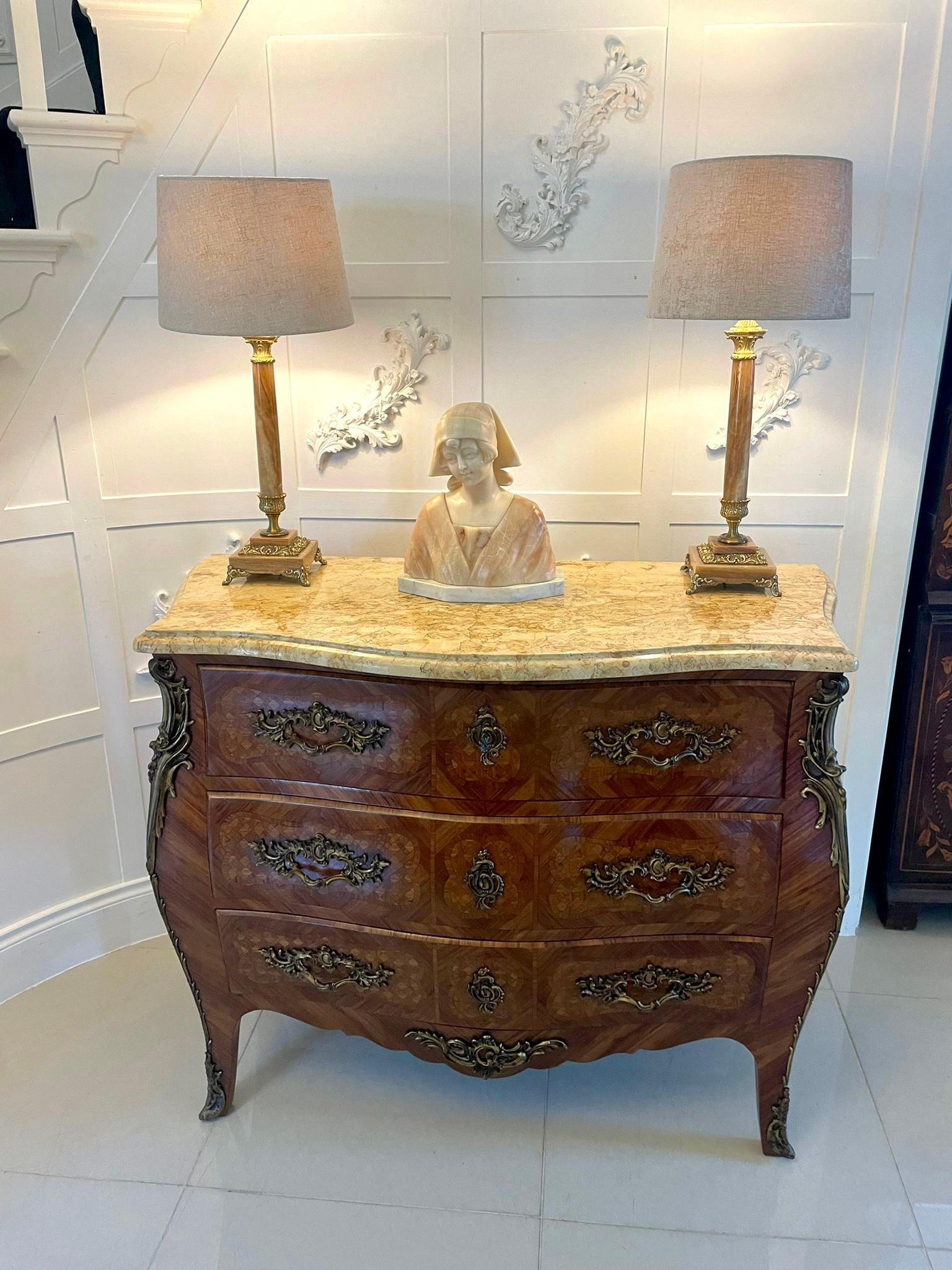 XIXe siècle Ancienne commode de qualité victorienne en parqueterie française avec dessus en marbre en vente