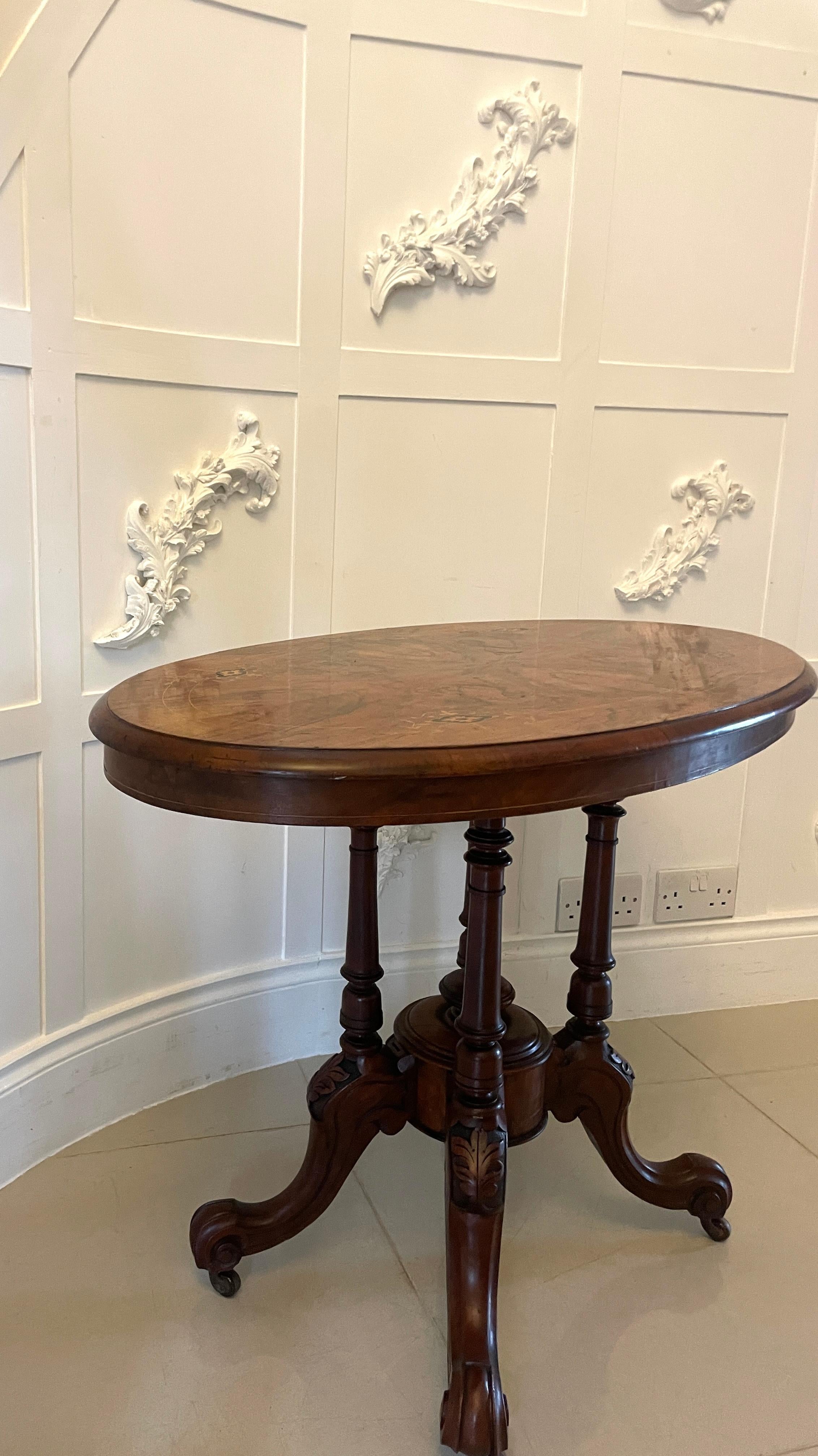 Table centrale ovale en ronce de noyer incrustée, ancienne et de qualité victorienne en vente 5