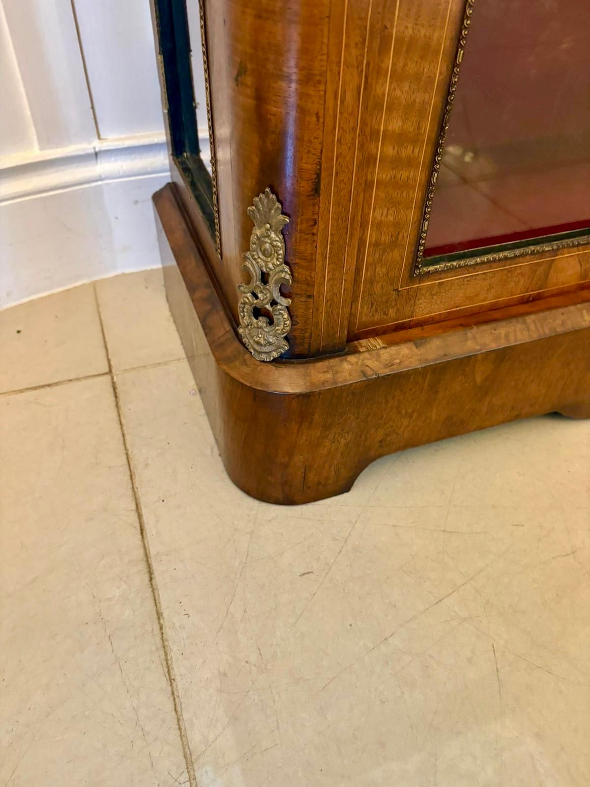 Ménsula antigua de nogal con incrustaciones de calidad victoriana en Bueno estado para la venta en Suffolk, GB