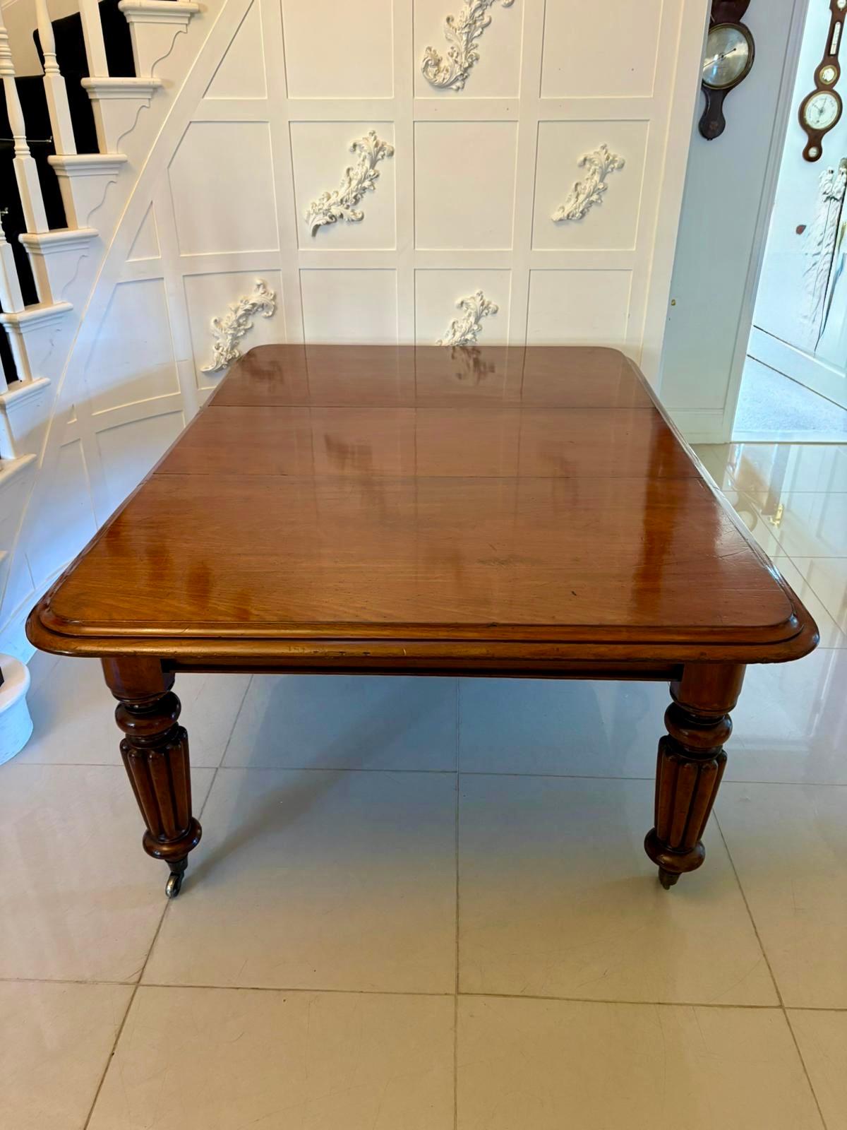 Table de salle à manger à rallonge 10/12 places en acajou de qualité victorienne ancienne en vente 3