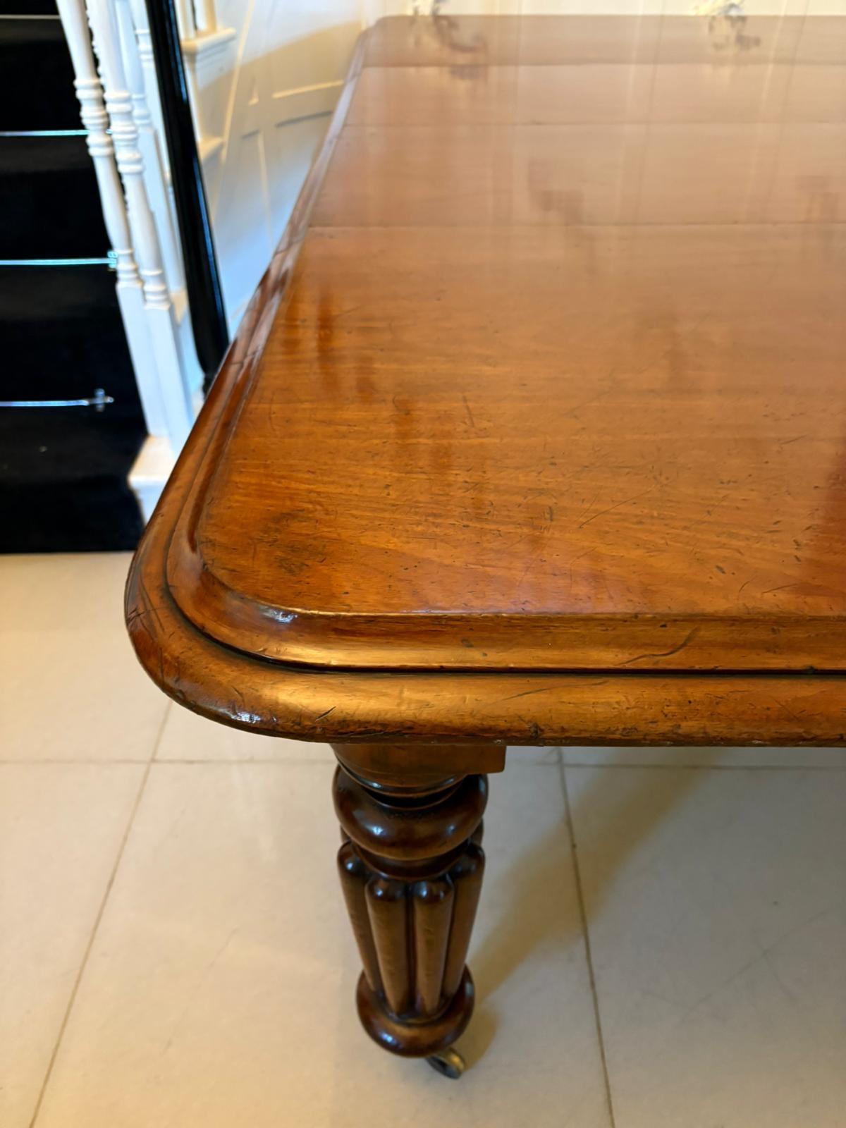 Table de salle à manger à rallonge 10/12 places en acajou de qualité victorienne ancienne en vente 5