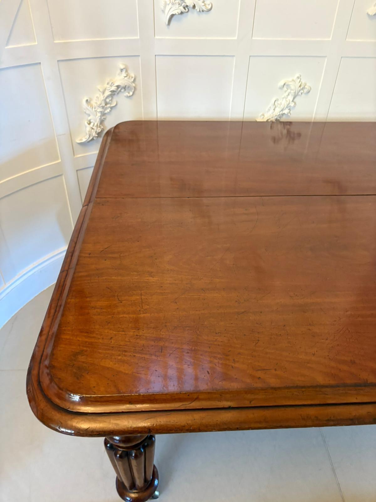 Anglais Table de salle à manger à rallonge 10/12 places en acajou de qualité victorienne ancienne en vente