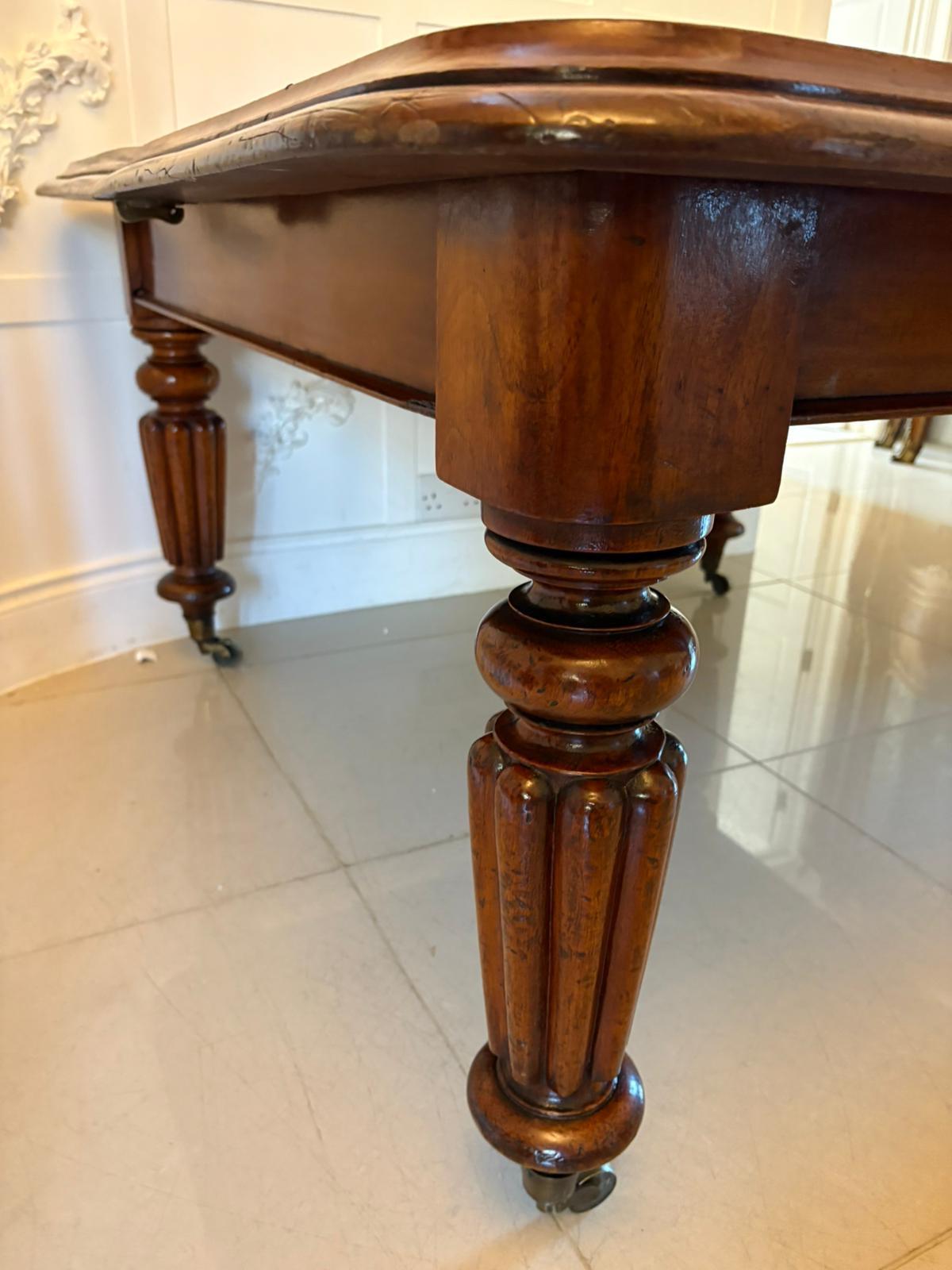 XIXe siècle Table de salle à manger à rallonge 10/12 places en acajou de qualité victorienne ancienne en vente
