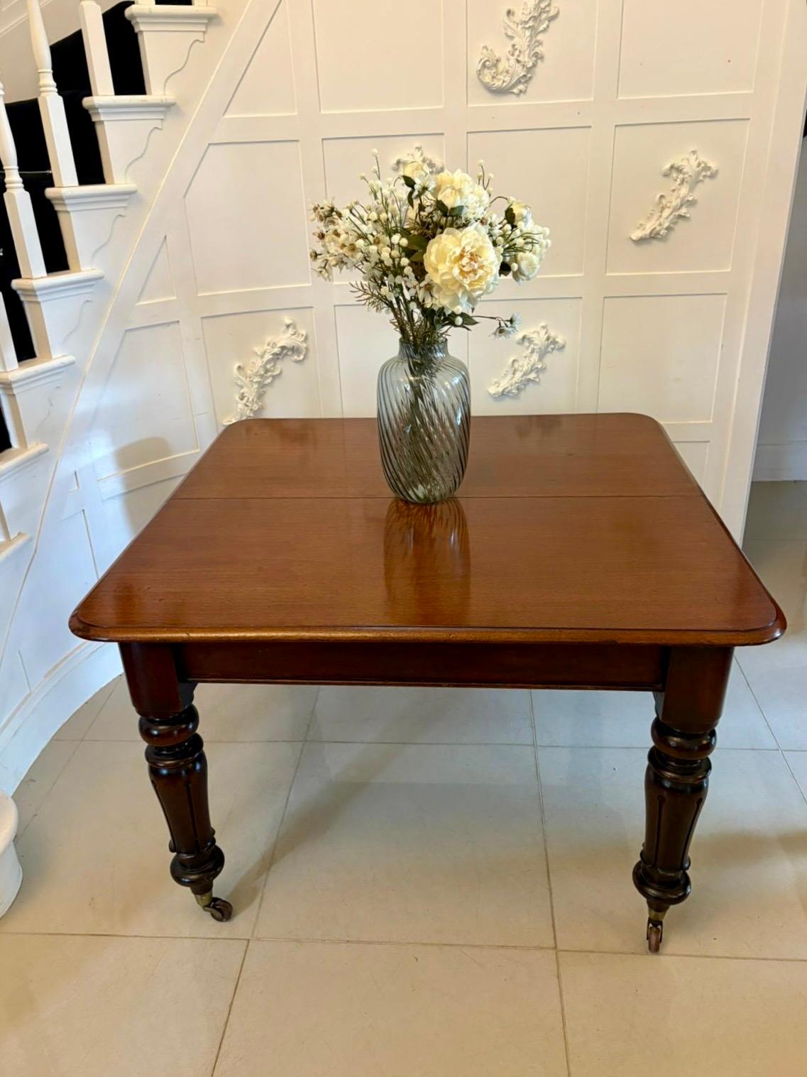 Antique Victorian quality mahogany 10 seater extending dining table having a quality mahogany top with a moulded edge and 2 original extra leaves, pull out extending mechanism standing on 4 shaped tapering tulip legs with original brass cup