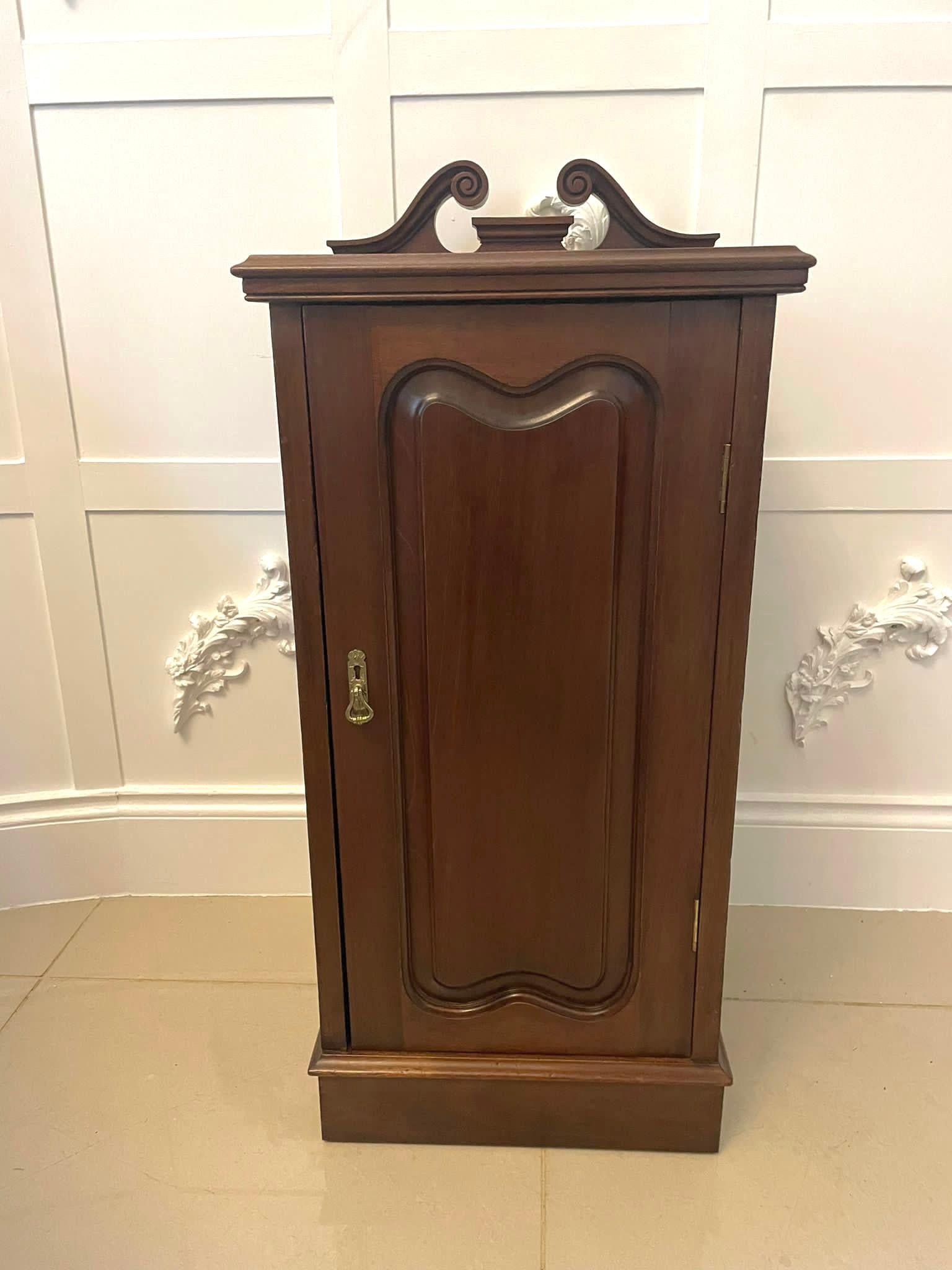 Antique Victorian Quality Mahogany Bedside Cabinet  For Sale 1