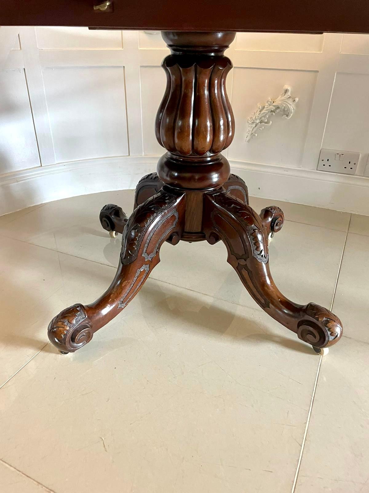 Table de salle à manger ancienne en acajou de qualité victorienne en vente 4