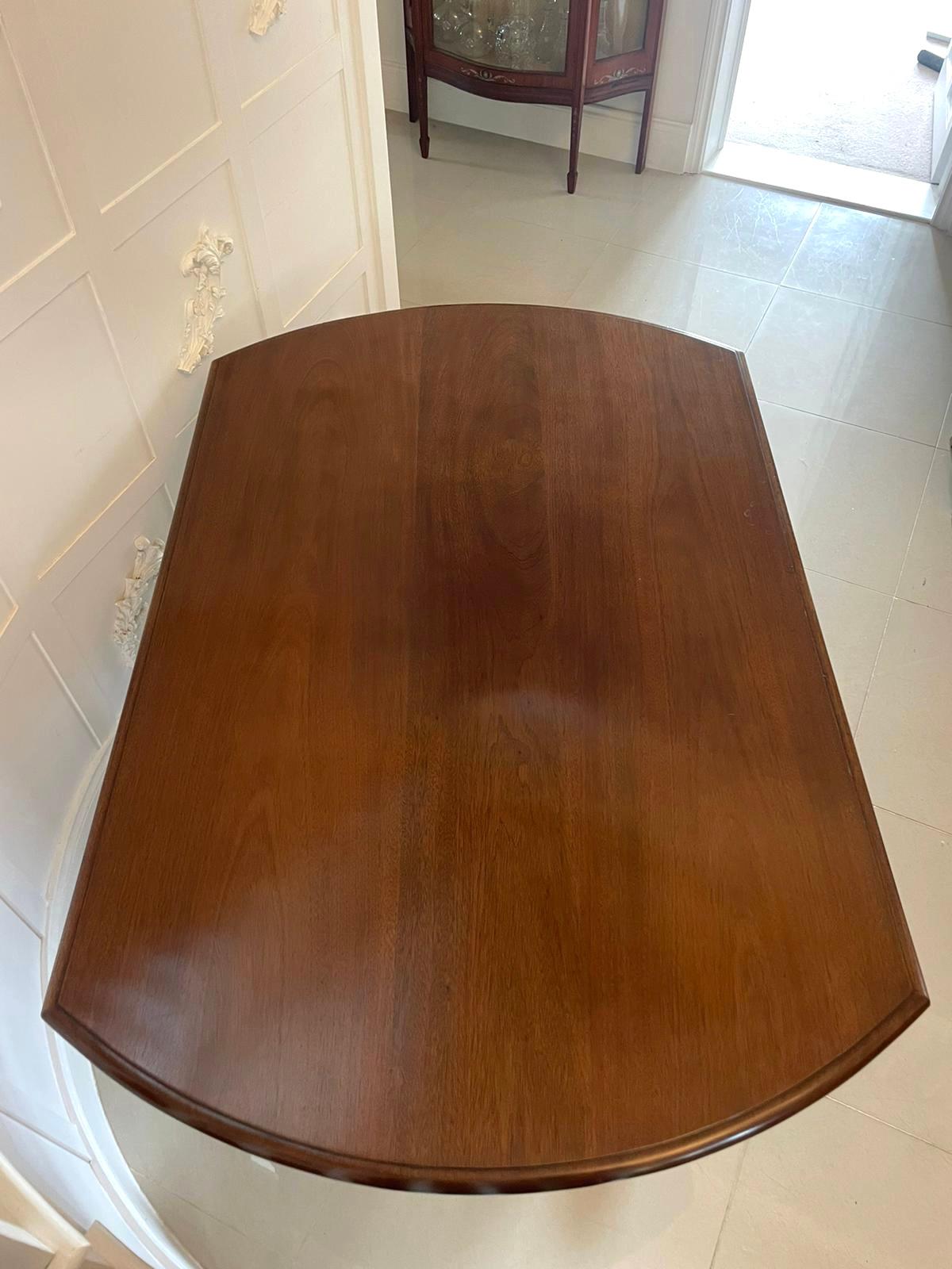 English Antique Victorian Quality Mahogany Dining Table  For Sale