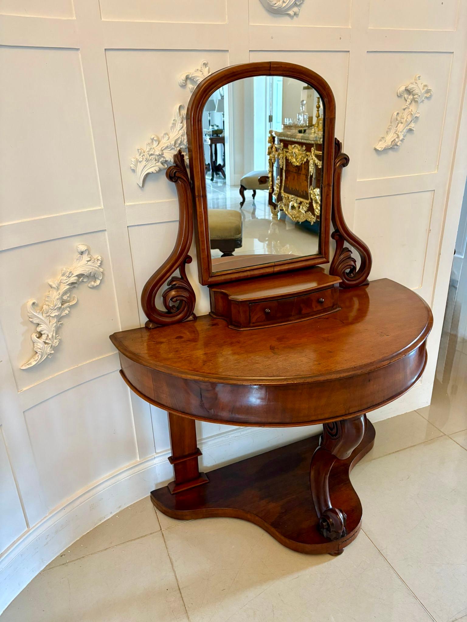 Anglais Ancienne coiffeuse victorienne en acajou de qualité en vente