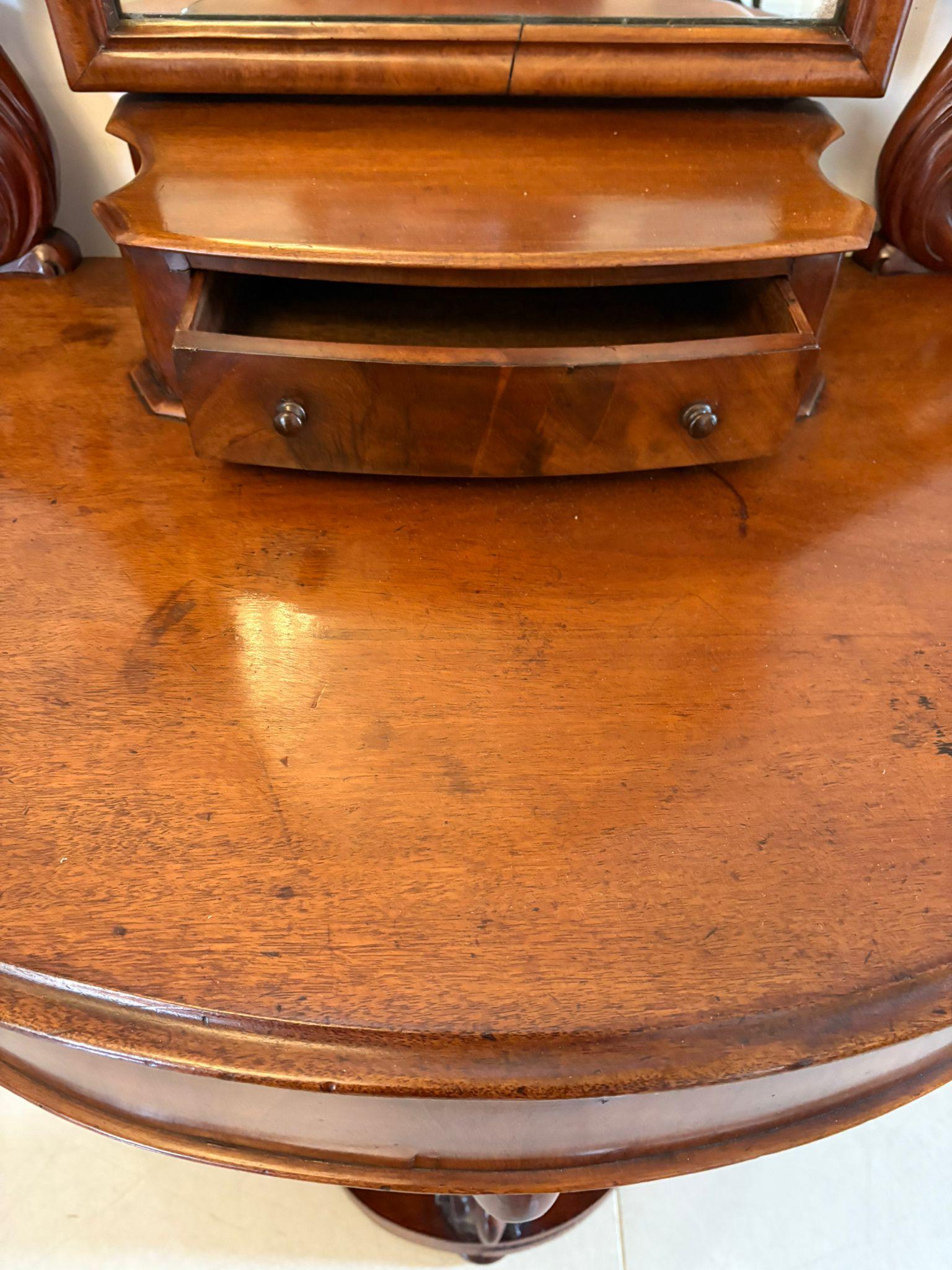 Ancienne coiffeuse victorienne en acajou de qualité en vente 2