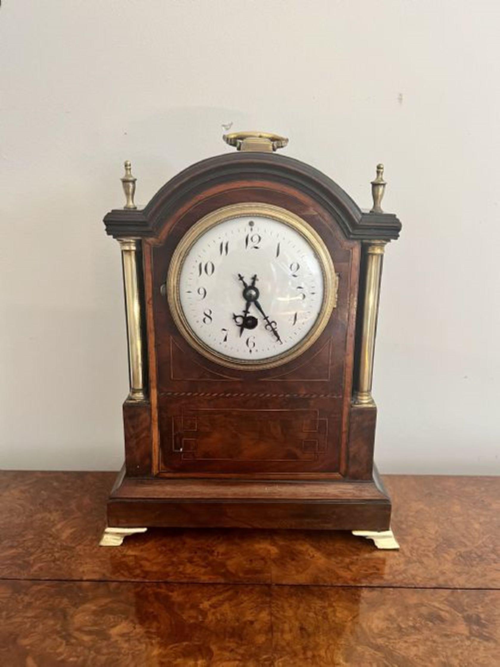 Antique Victorian quality mahogany inlaid bracket clock, having a quality inlaid mahogany case with a brass carrying handle to the top, turned brass columns and finales, white enamel dial with the original hands, standing on brass shaped feet at the