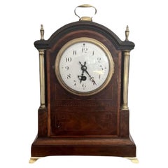 Antiguo reloj de ménsula con incrustaciones de caoba de calidad victoriana