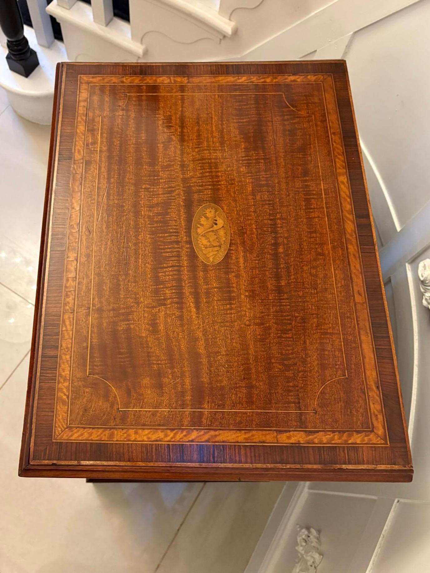 Antiguo armario de salón de caoba con incrustaciones de calidad victoriana Incrustación en venta