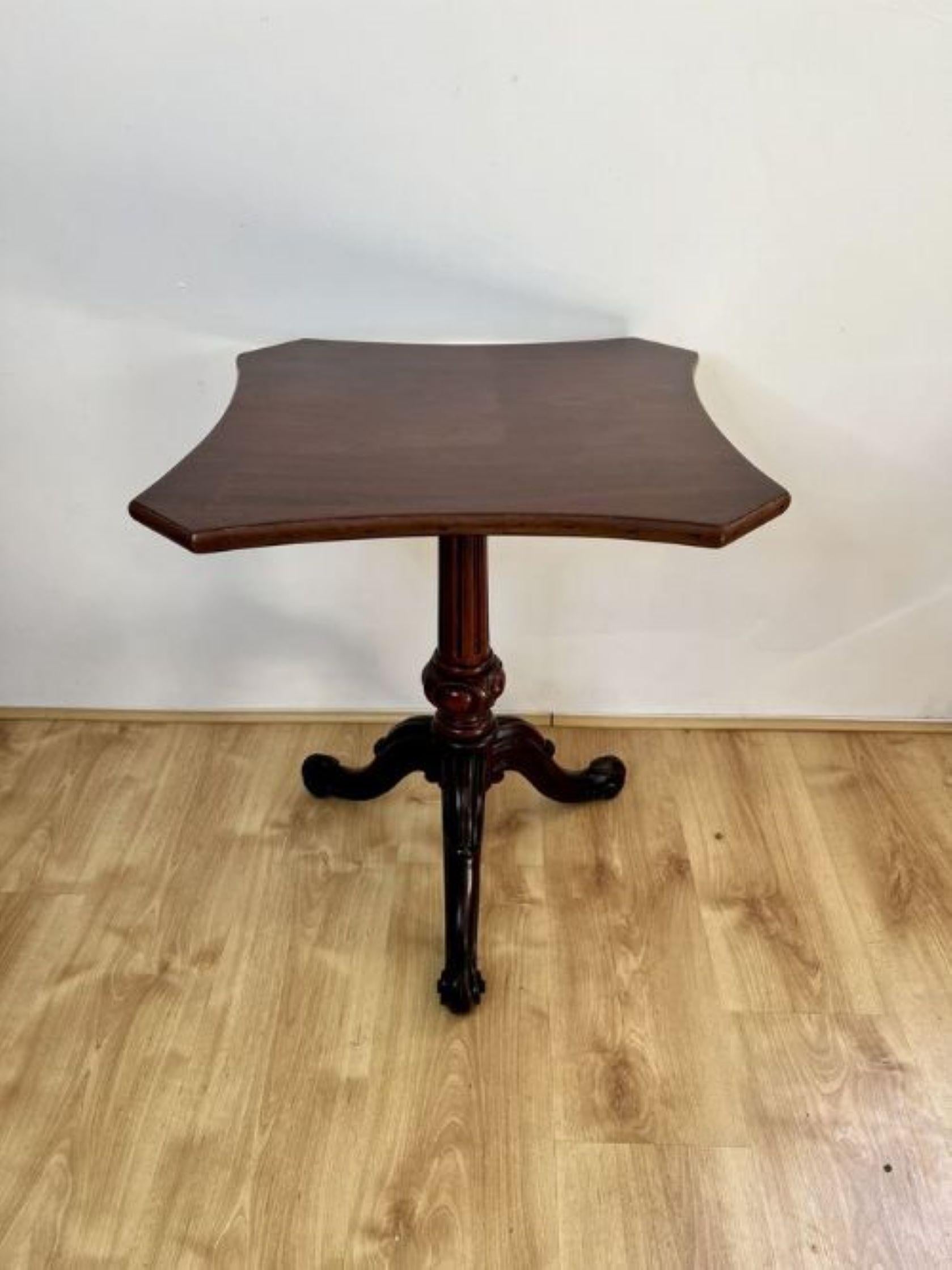Antique Victorian quality mahogany lamp table  In Good Condition For Sale In Ipswich, GB