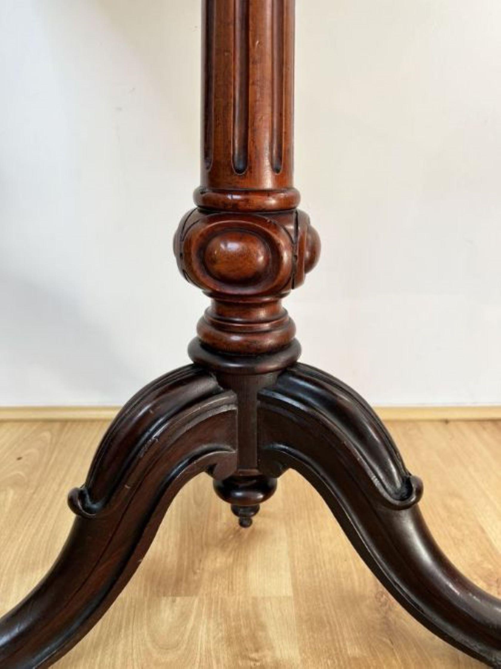 Mahogany Antique Victorian quality mahogany lamp table  For Sale