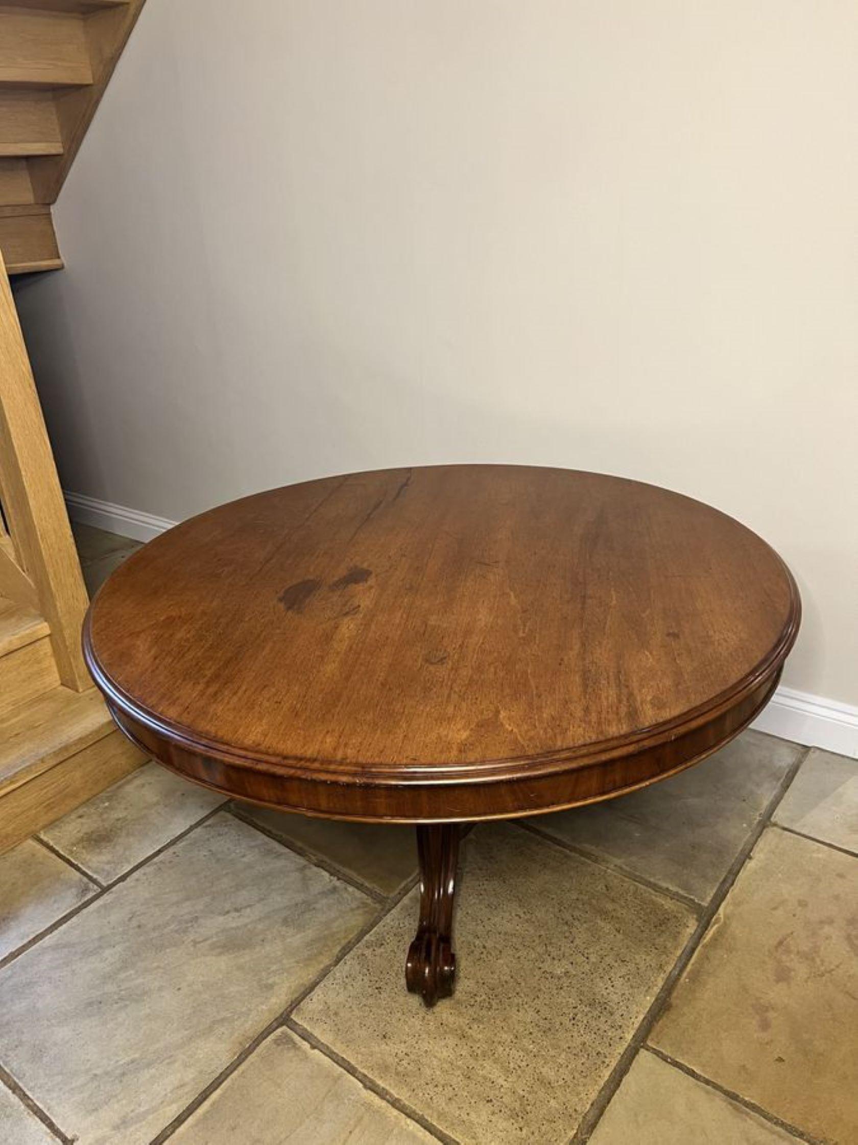 Early Victorian Antique Victorian quality mahogany large round dining table 