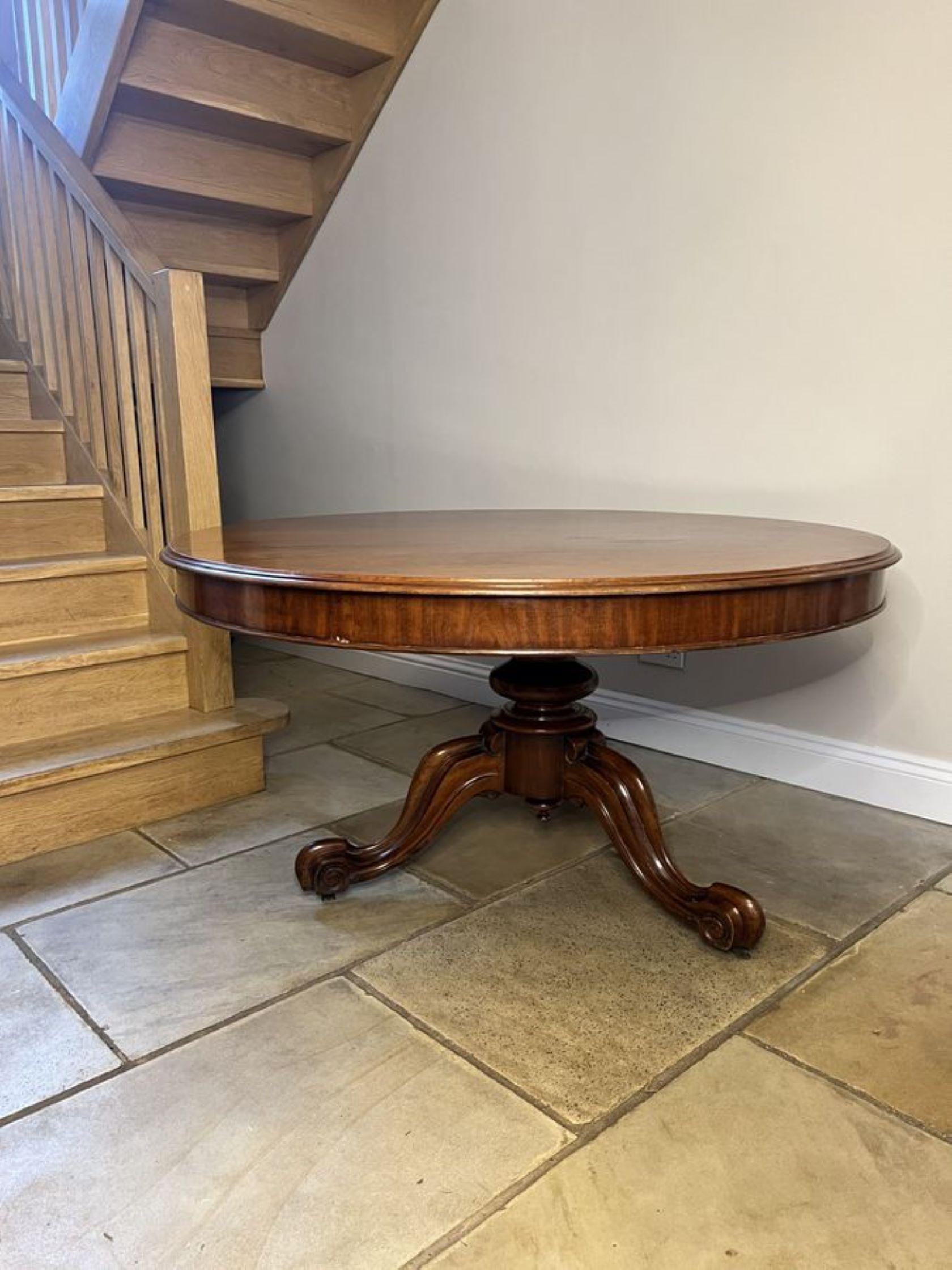 Antique Victorian quality mahogany large round dining table  For Sale 1