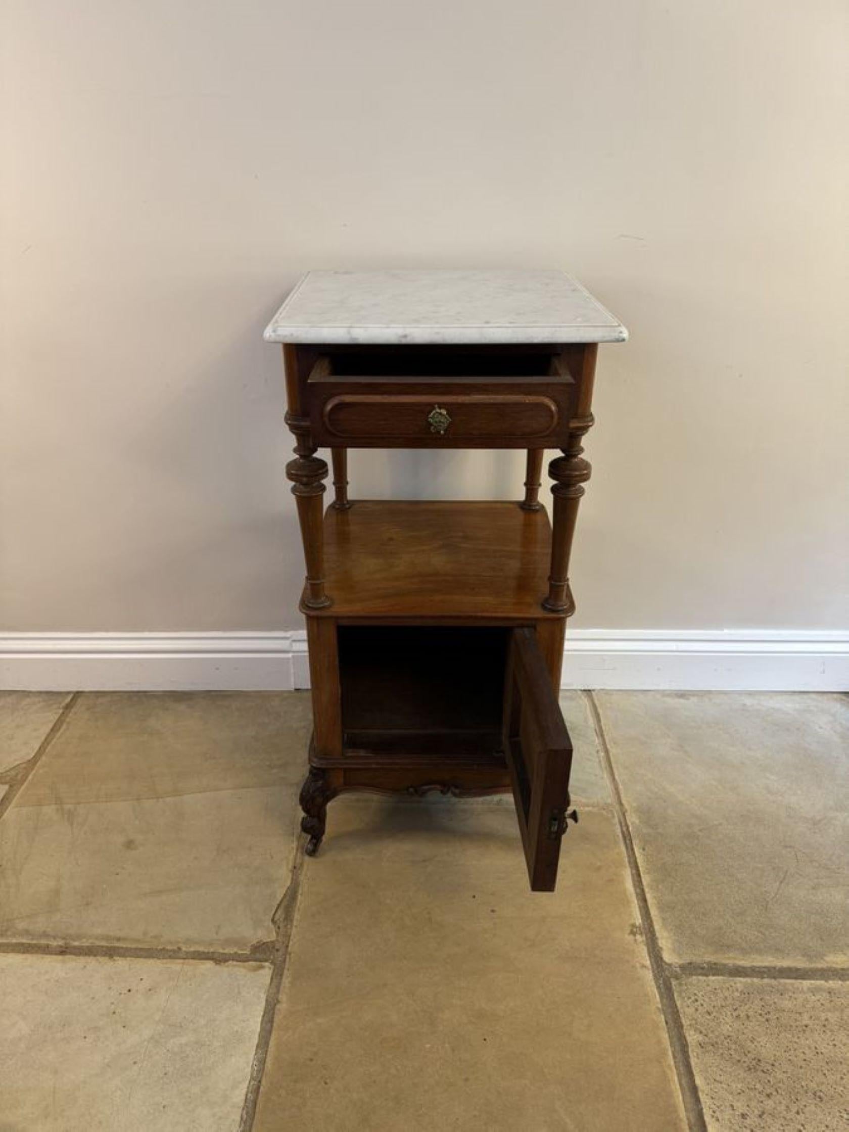 Antigua mesilla de noche de caoba de calidad victoriana con tapa de mármol siglo XIX en venta