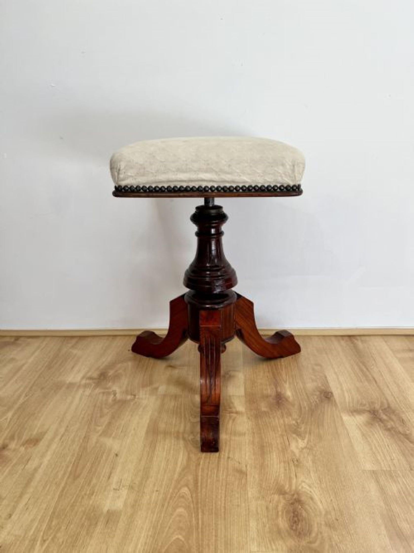 Antique Victorian quality mahogany revolving piano stool  In Good Condition For Sale In Ipswich, GB