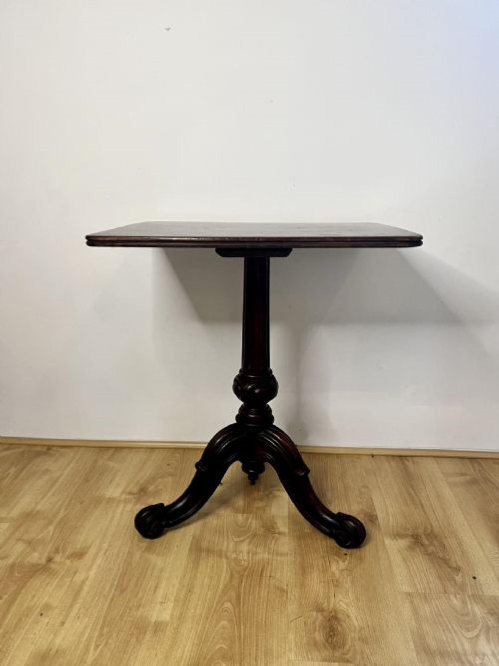 Ancienne table à lampe à plateau carré en acajou de qualité victorienne Bon état - En vente à Ipswich, GB
