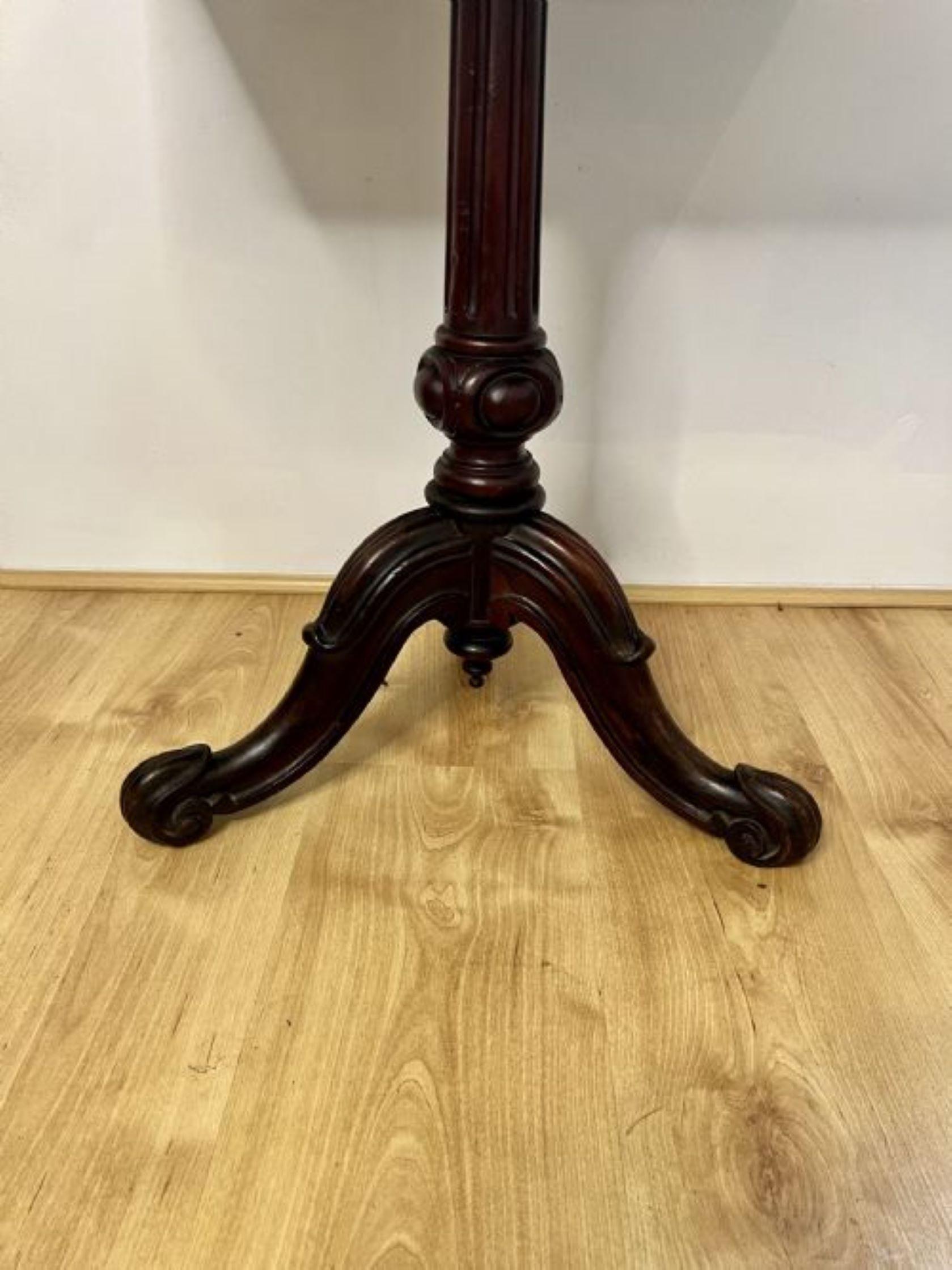 Antique Victorian quality mahogany square top lamp table  For Sale 1