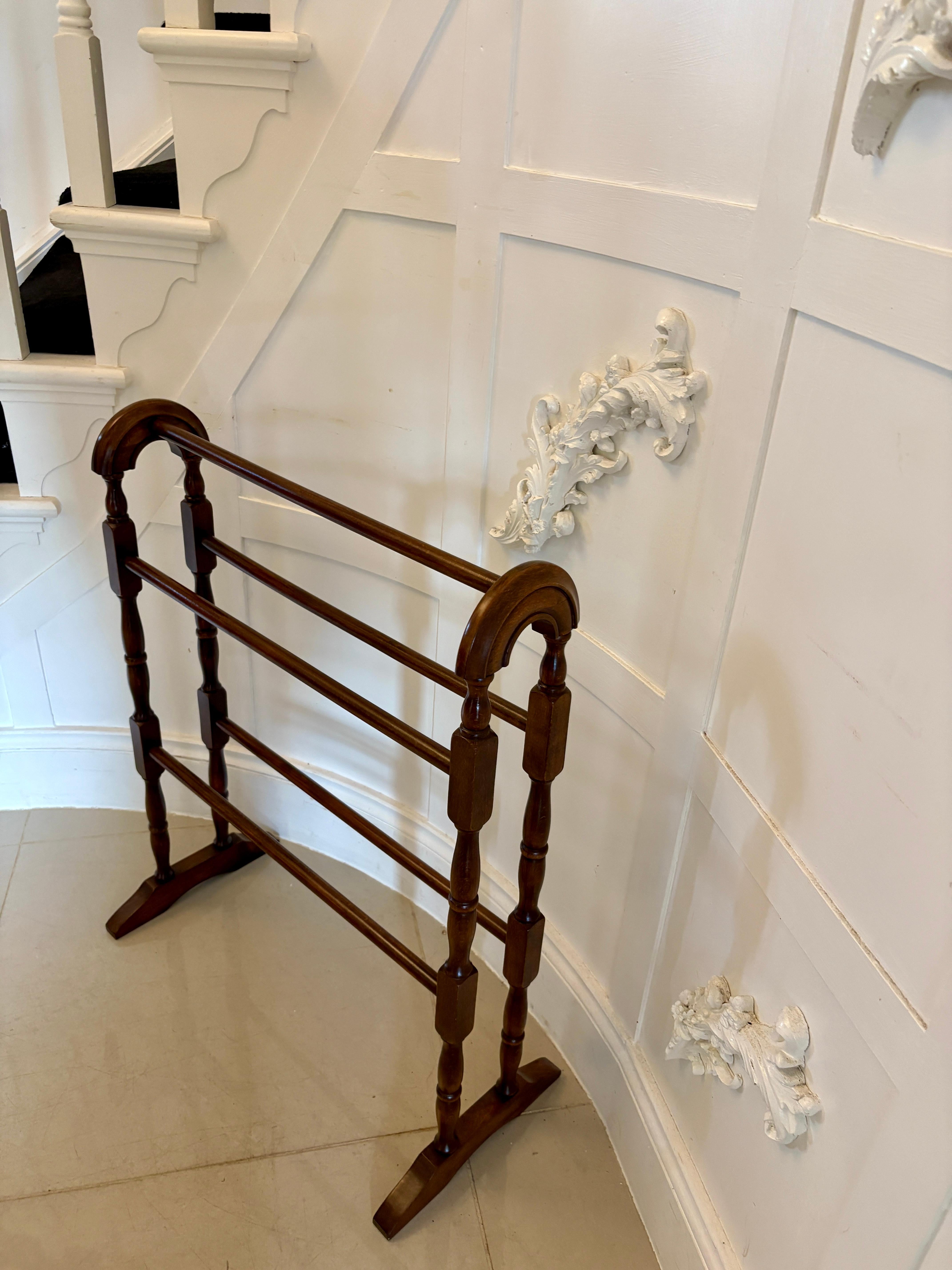 Autre Porte-serviettes ancien en acajou de qualité victorienne en vente