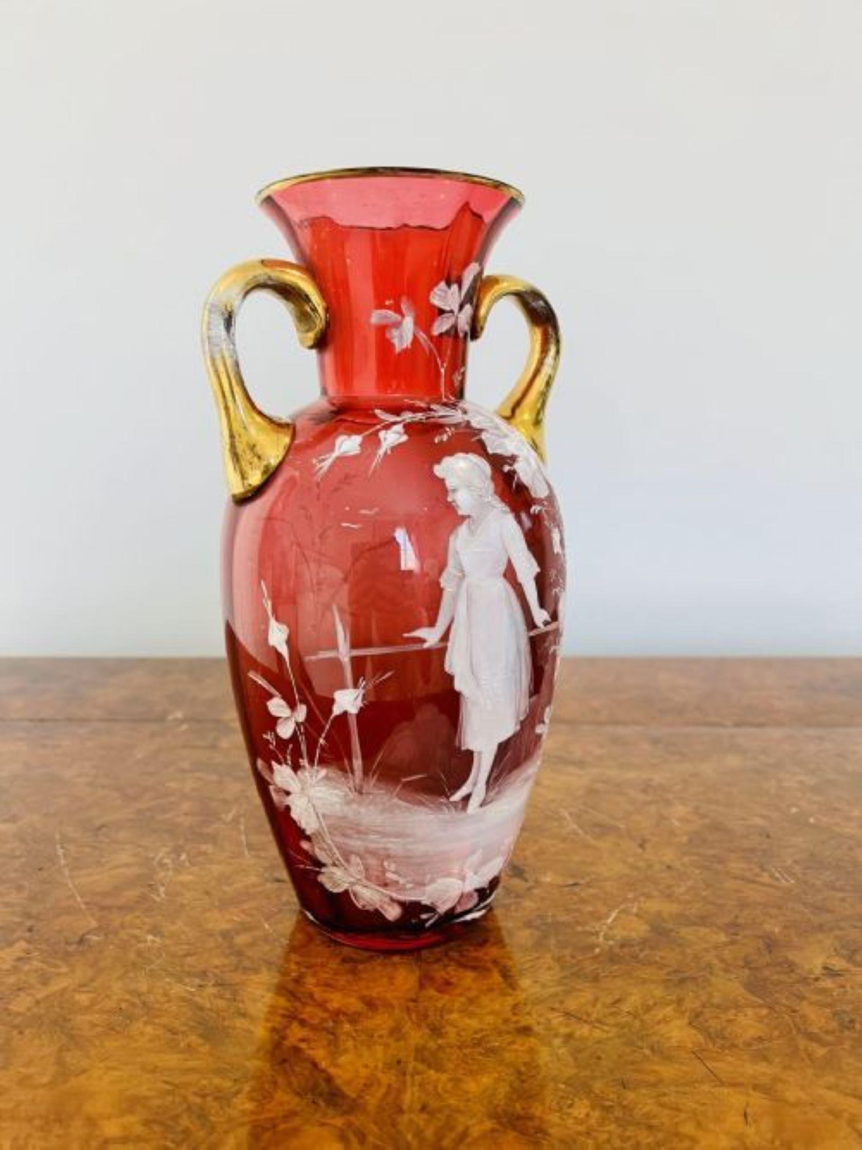 Vase antique victorien Mary Gregory couleur canneberge Bon état - En vente à Ipswich, GB