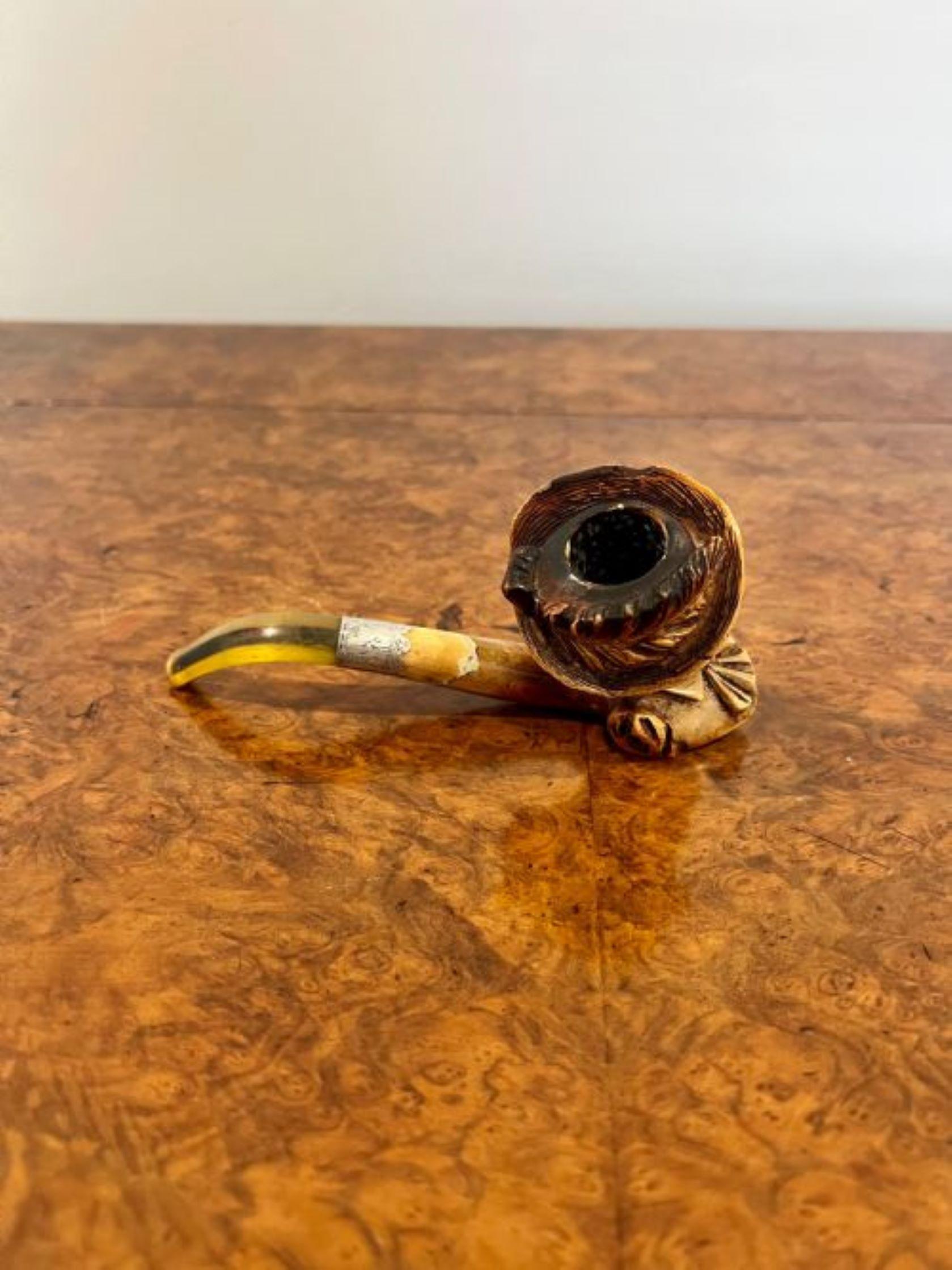 Antique Victorian quality meerschaum pipe having a quality carved meerschaum pipe in the original case with green velvet interior. 